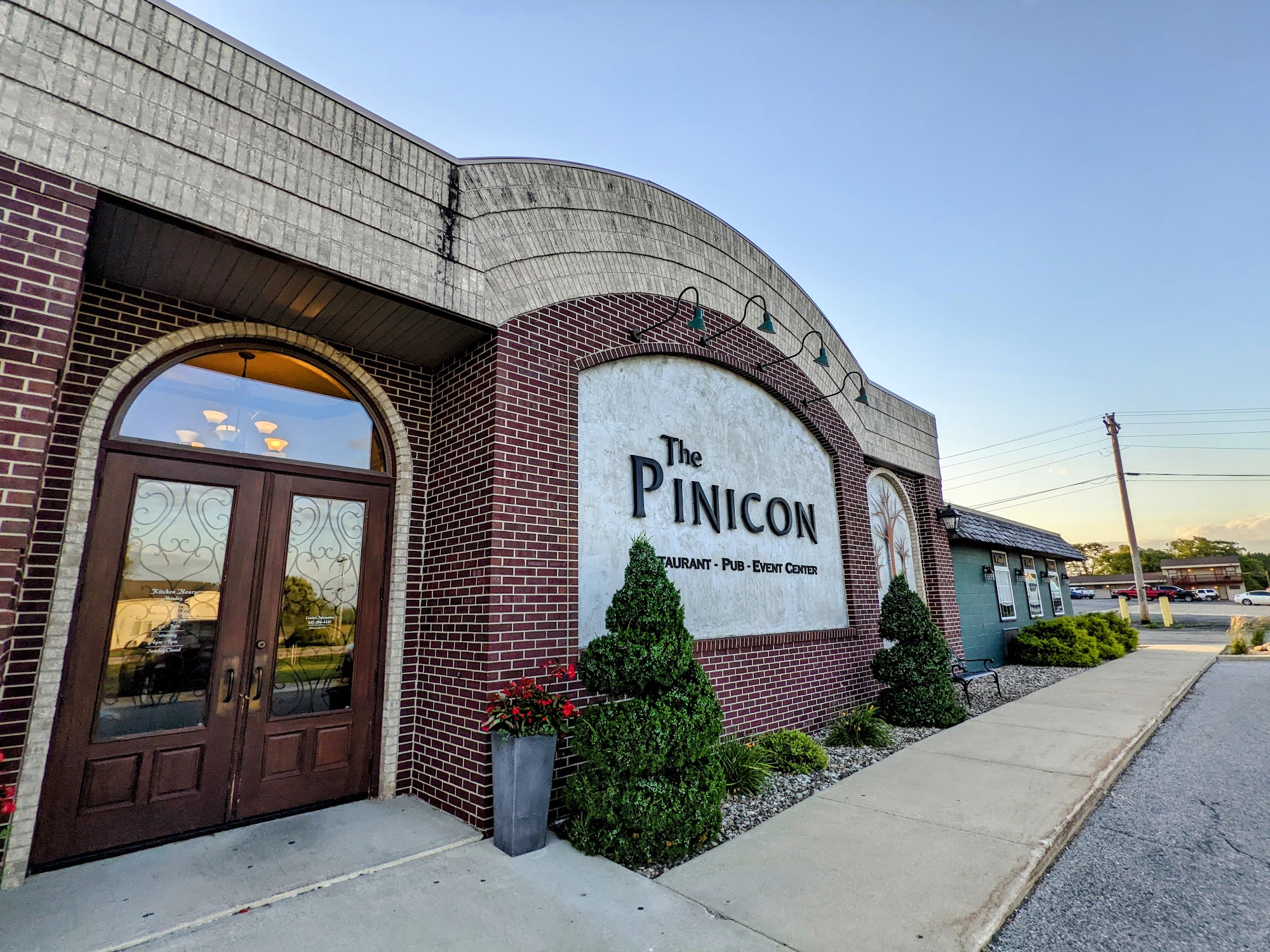 The Pub at the Pinicon