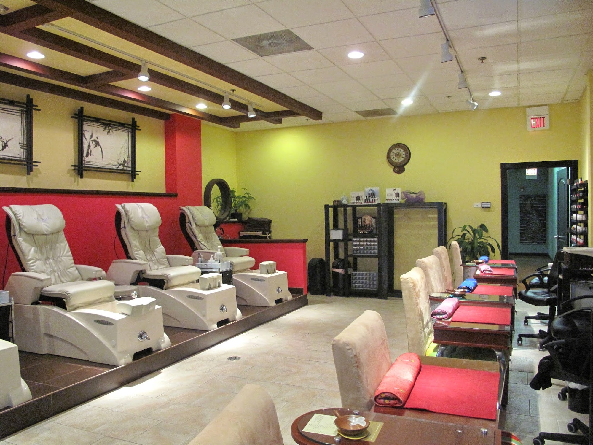 Phoenix Nail & Spa 2529 Waukegan Rd, Bannockburn Illinois 60015