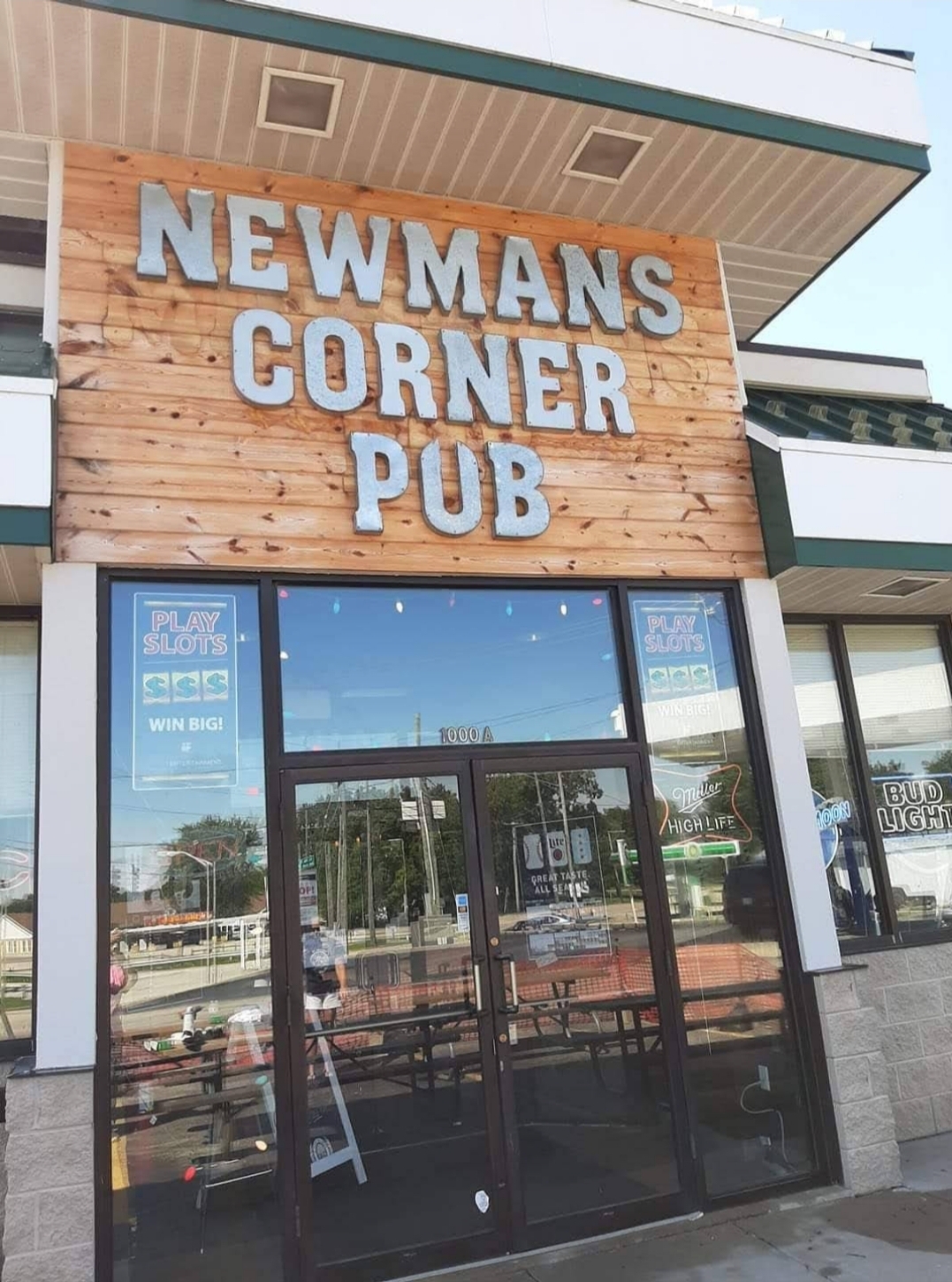 Newman's Corner Pub - Slots & Video Poker