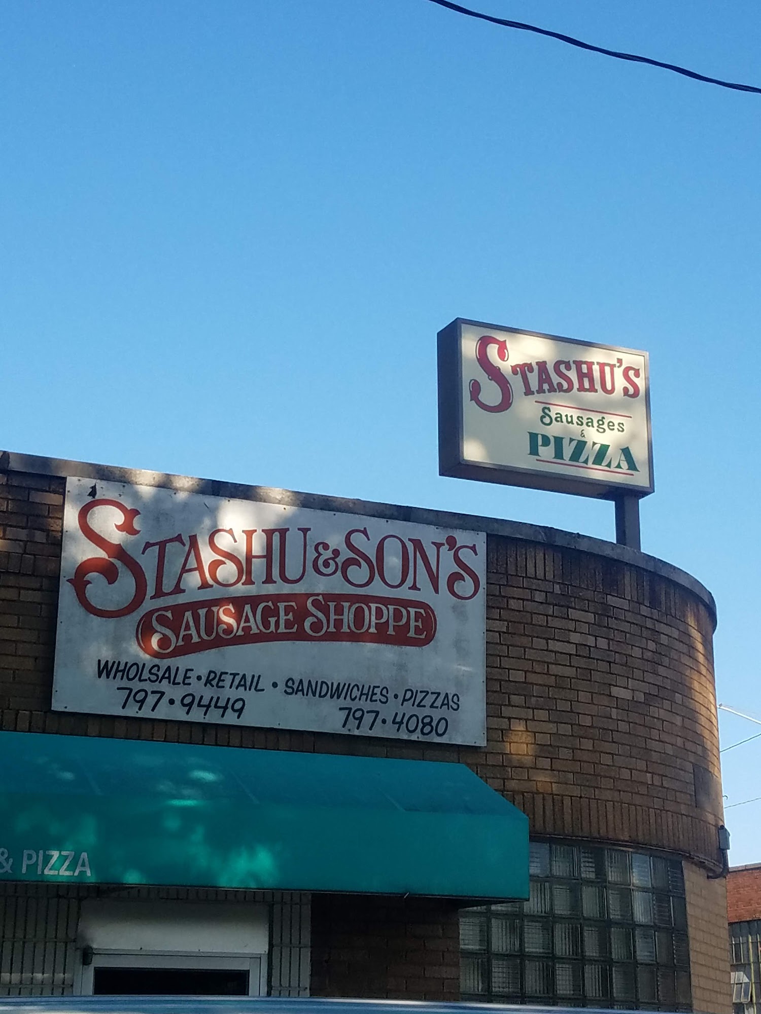 Stashu's Pizza & Deli