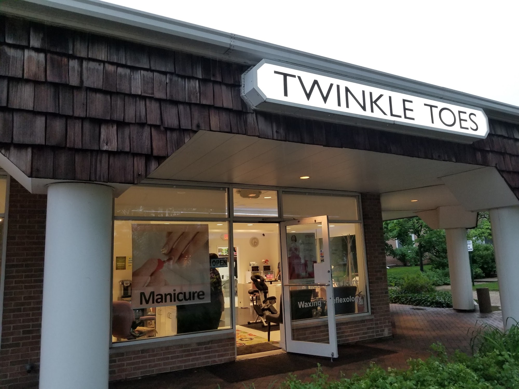 Twinkle Toes Nail Salon 300 N Happ Rd, Northfield Illinois 60093