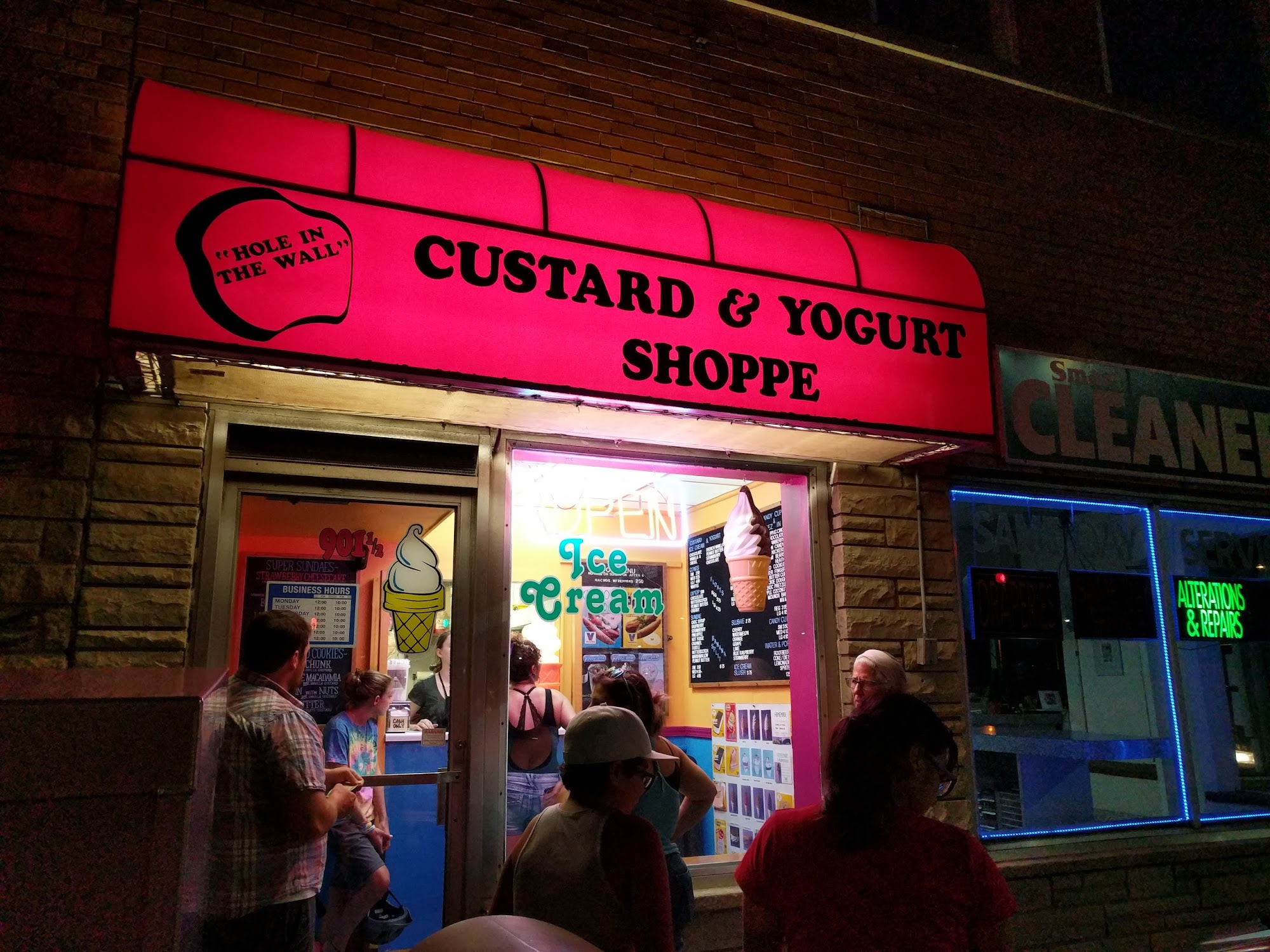 Hole In the Wall Custard & Yogurt Shoppe