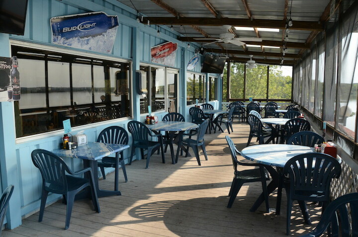 Captain's Cove Bar & Grill At Starved Rock Marina