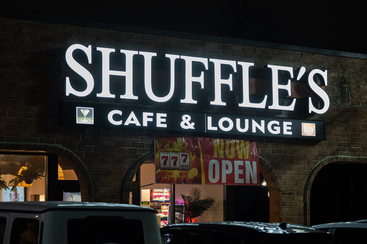 Shuffle's North | The Ultimate Sports Gaming Bar