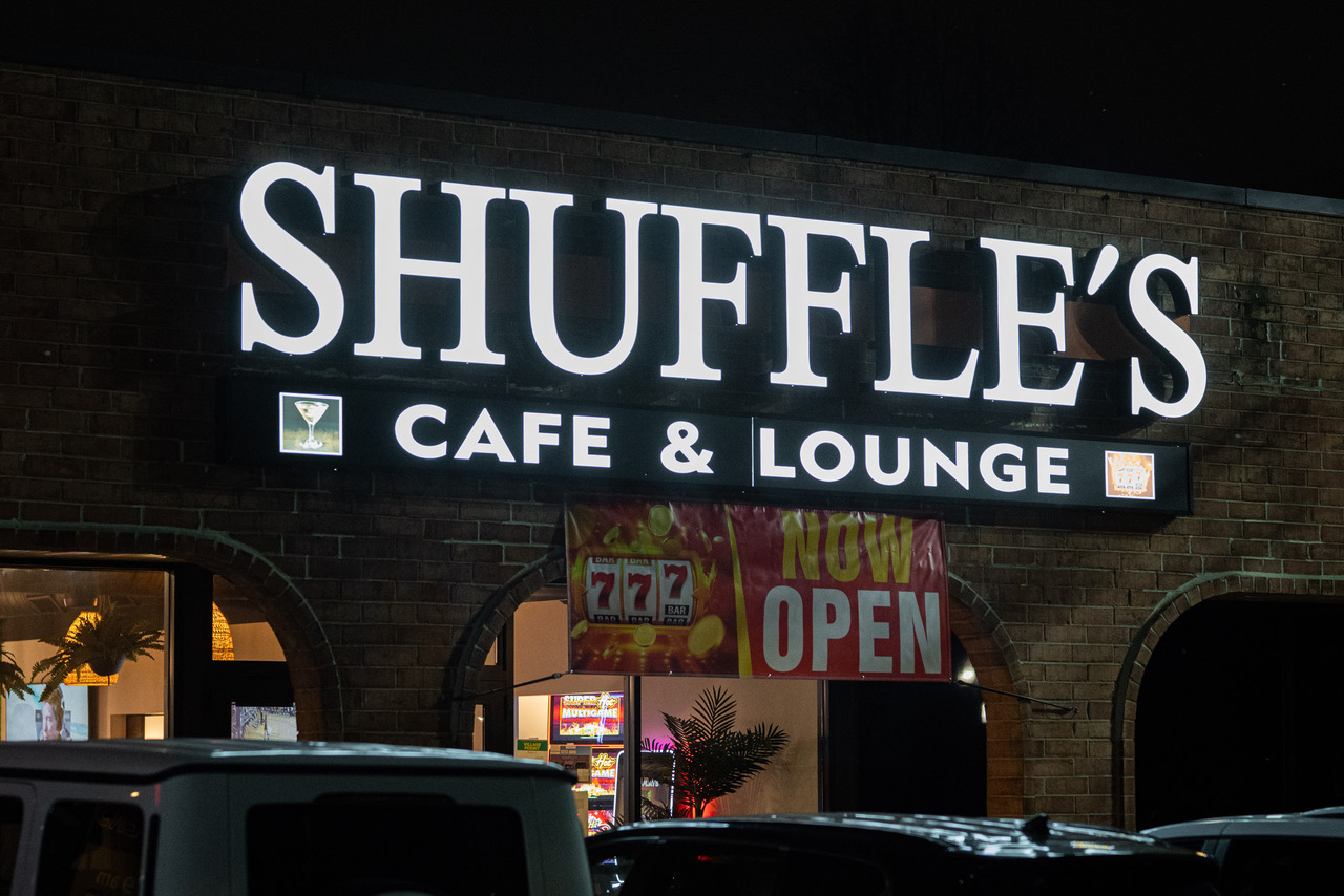 Shuffle's West | The Ultimate Sports Gaming Bar