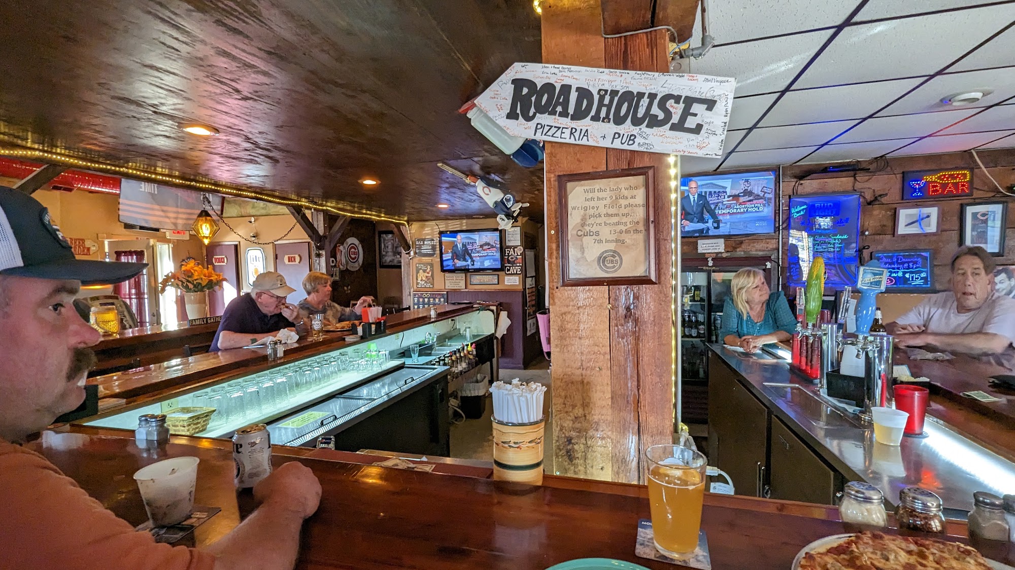 Roadhouse pizzeria and pub