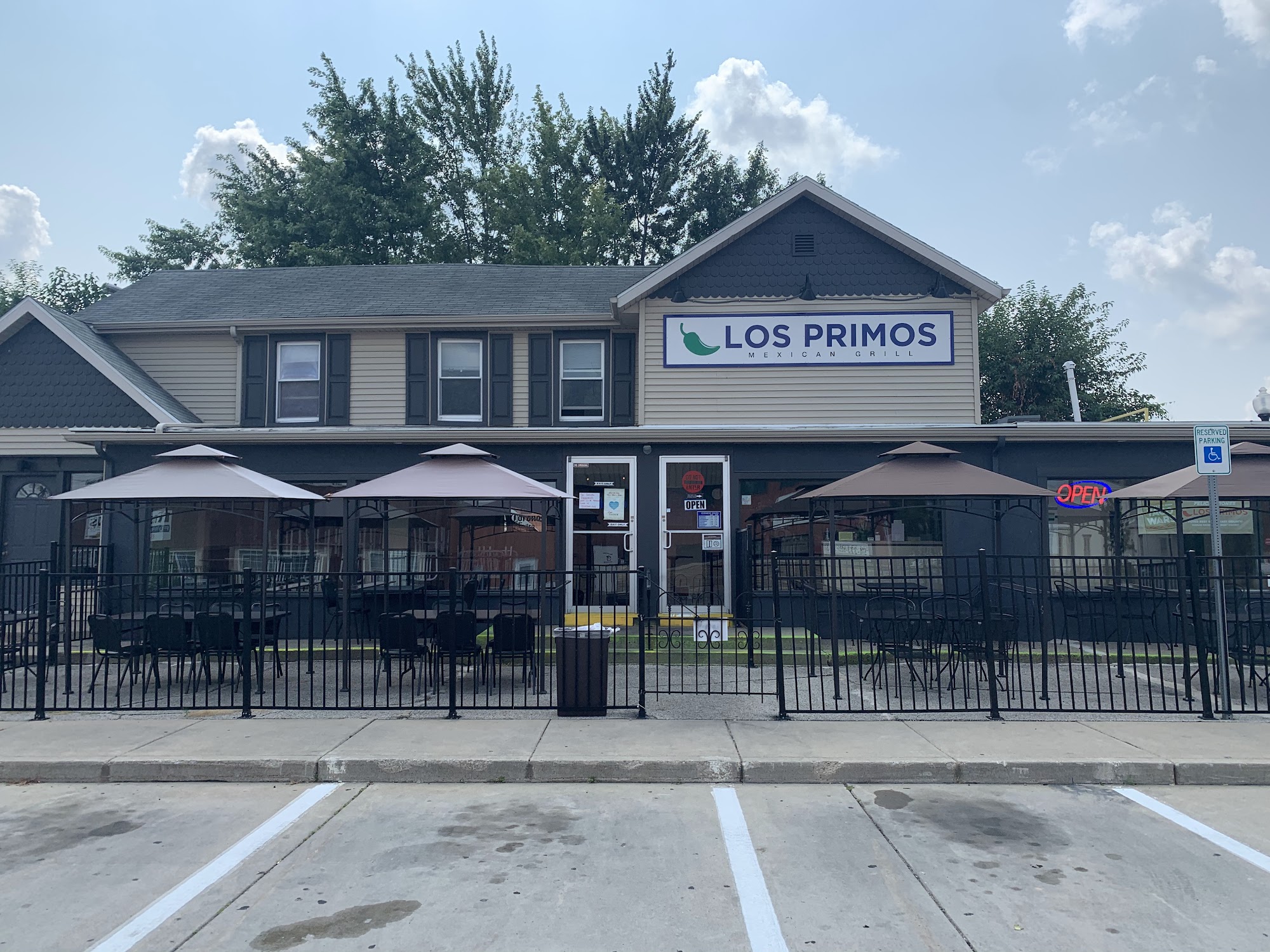 Los Primos Mexican Grill