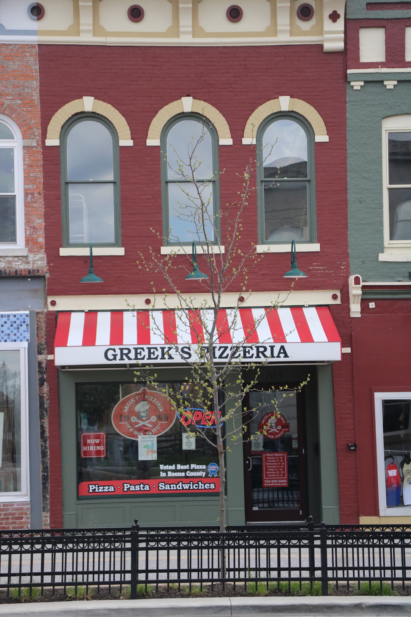 Greek's Pizzeria