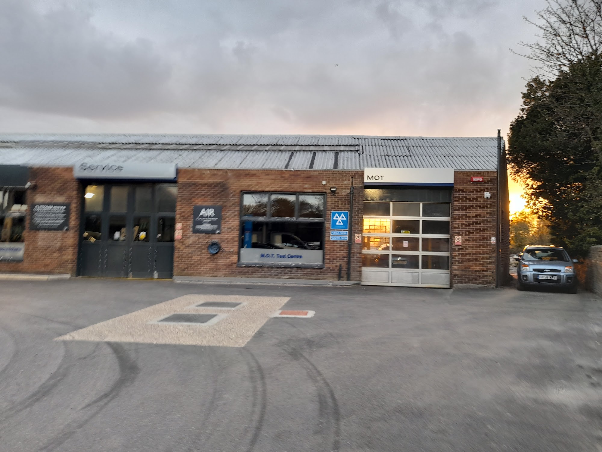 Malcolm Waite | Ford Service & Fuel 24 hour Gulf Petrol Station