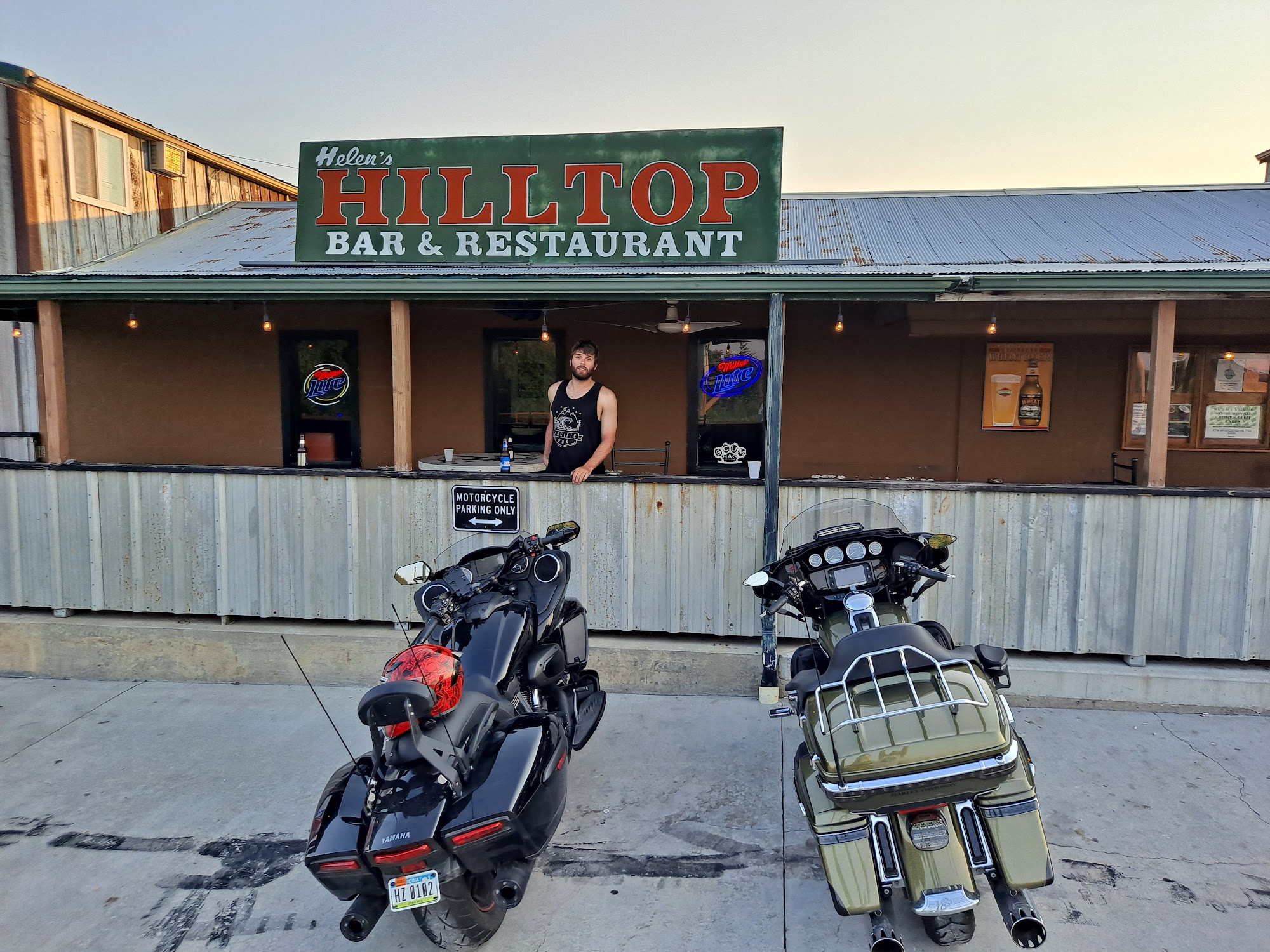 Hilltop Bar & Grill