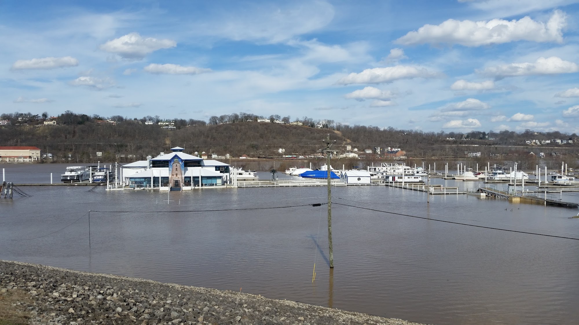 Manhattan Harbour Yacht Club