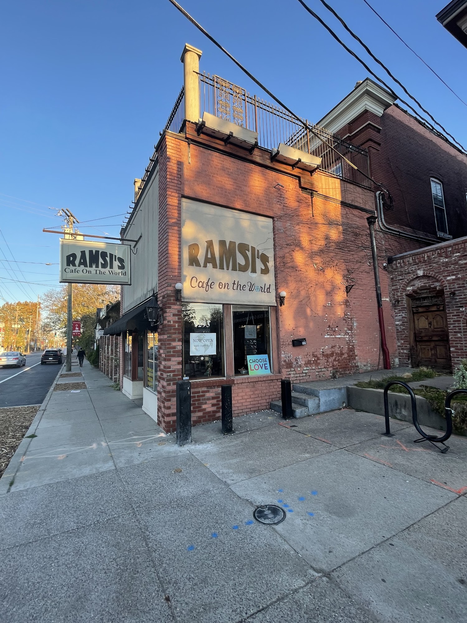 Ramsi's Cafe On The World