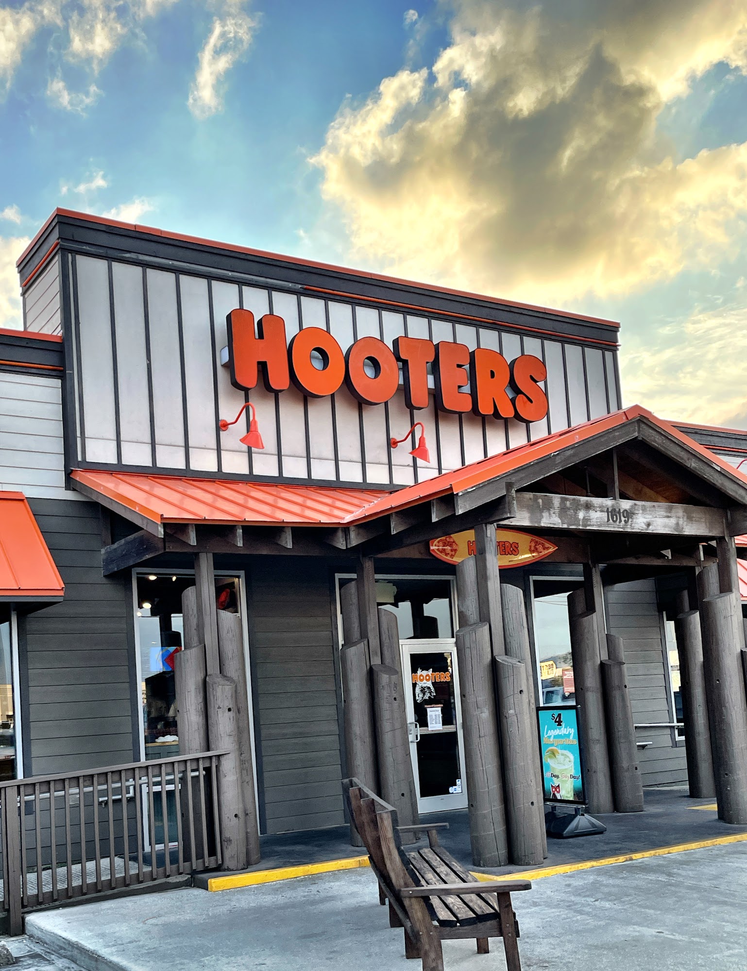 Hooters