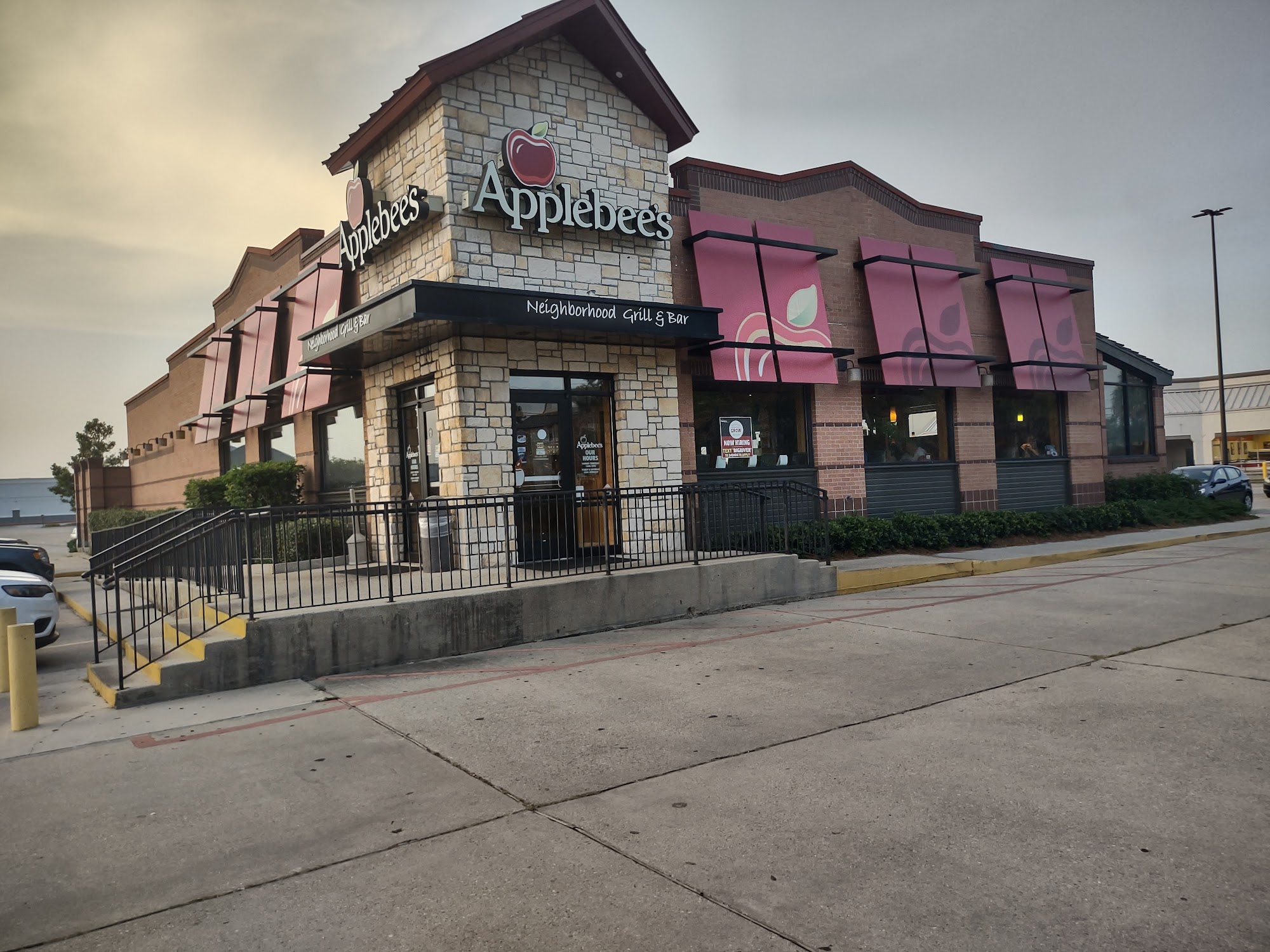 Applebee's Grill + Bar