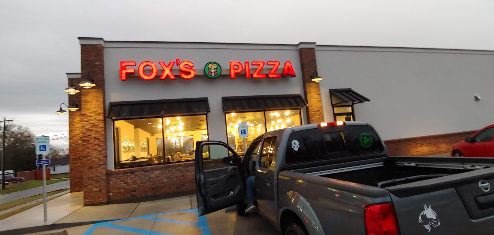 Fox's Pizza Den