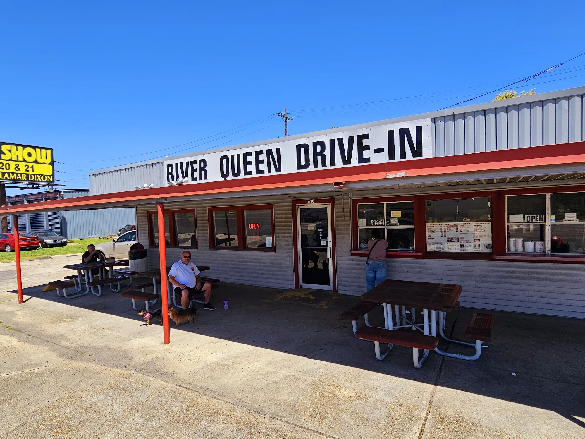 River Queen Drive Inn