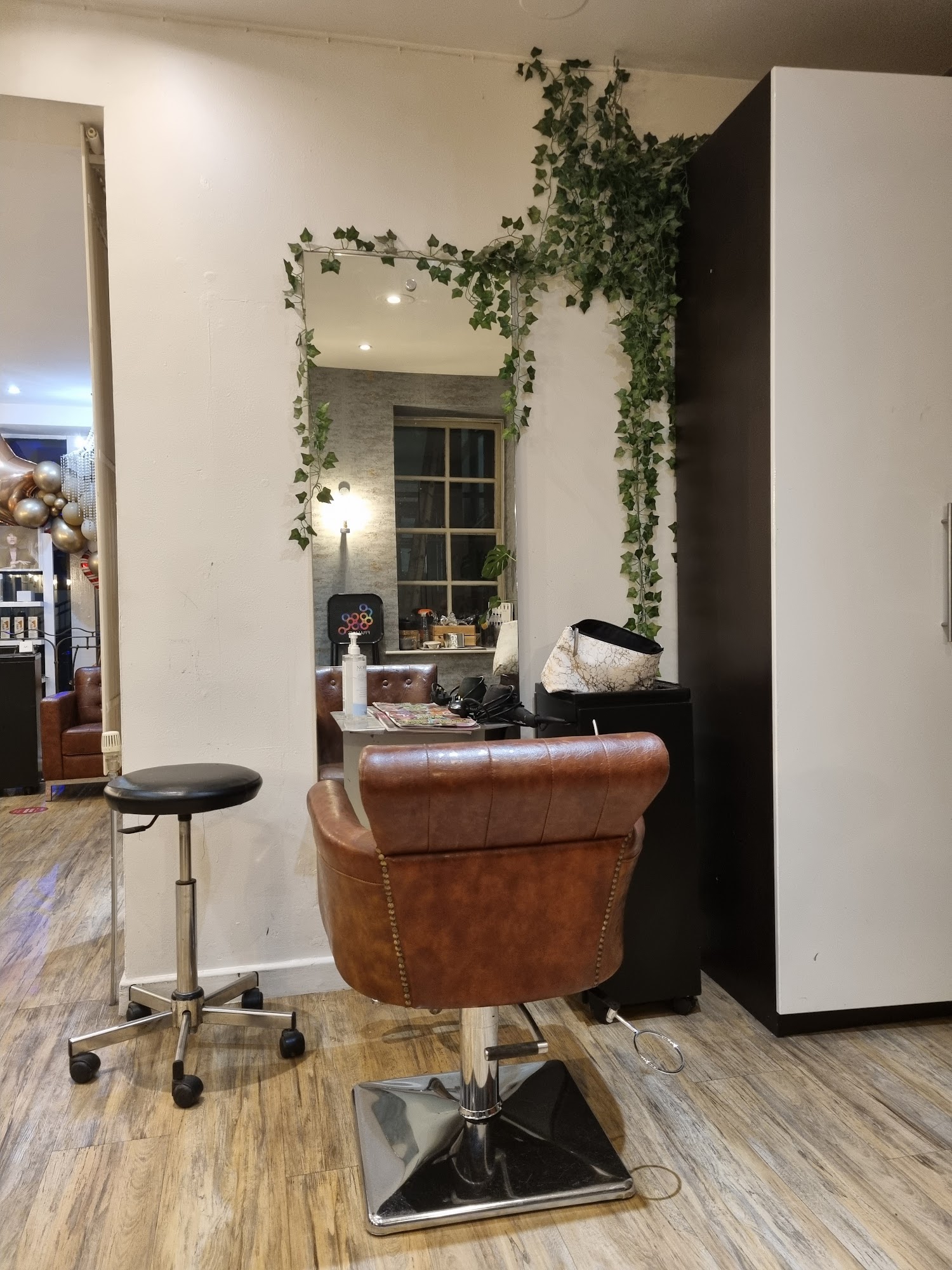 Guys & Dolls Hair Boutique
