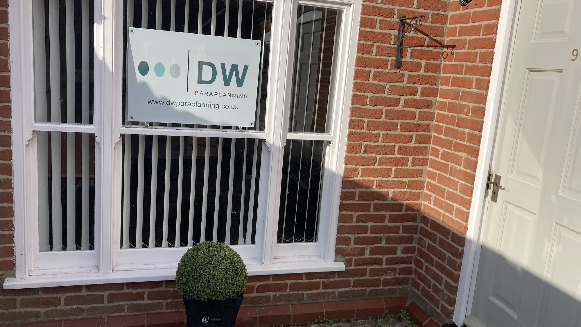 D W Para Planning Ltd