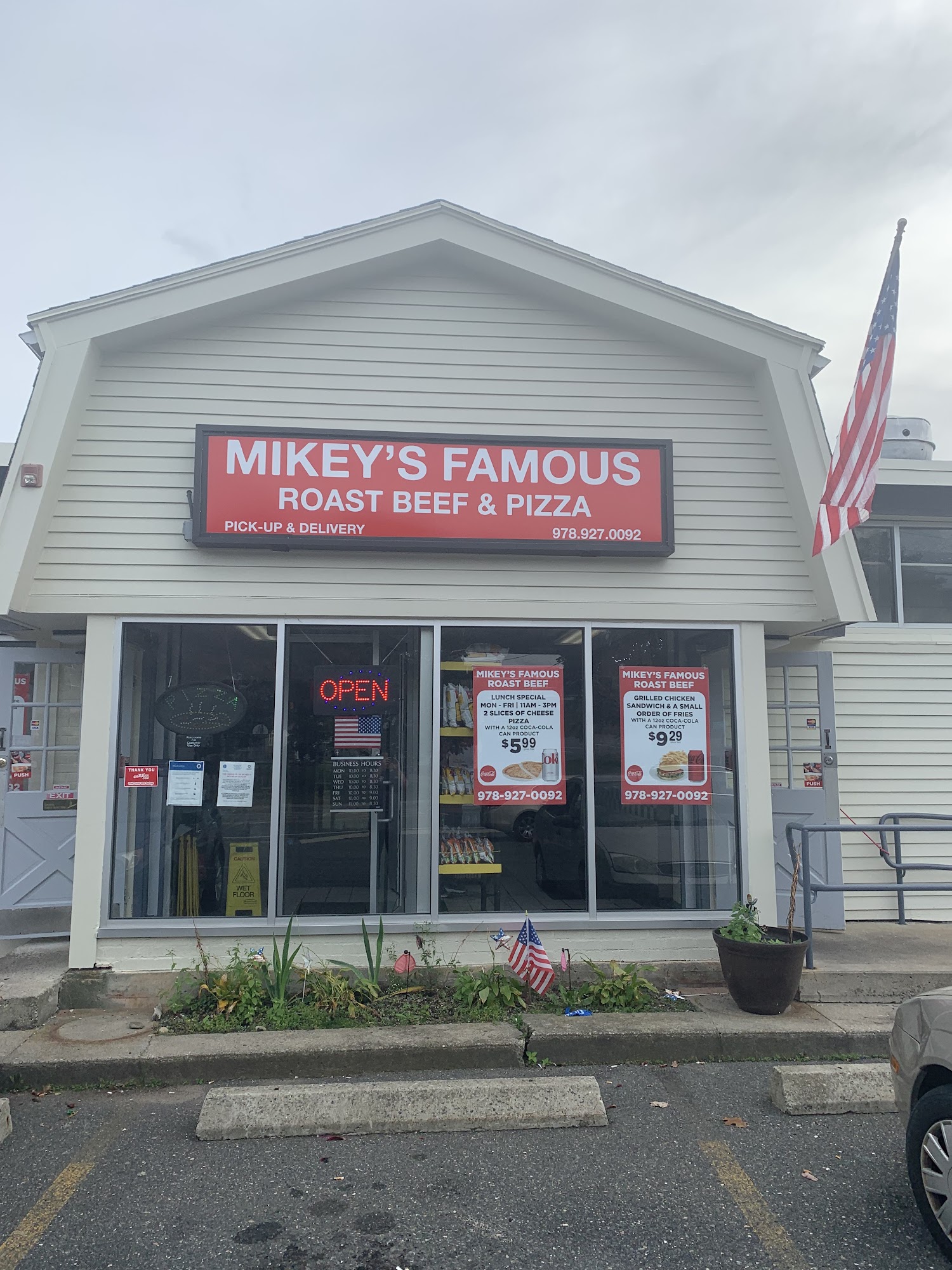 Mikey's Famous Roastbeef And Pizza Beverly