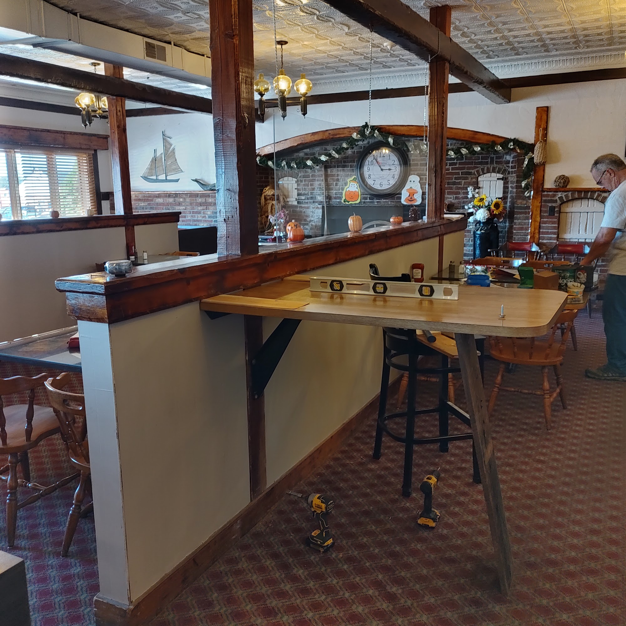 1712 Restaurant and Bar