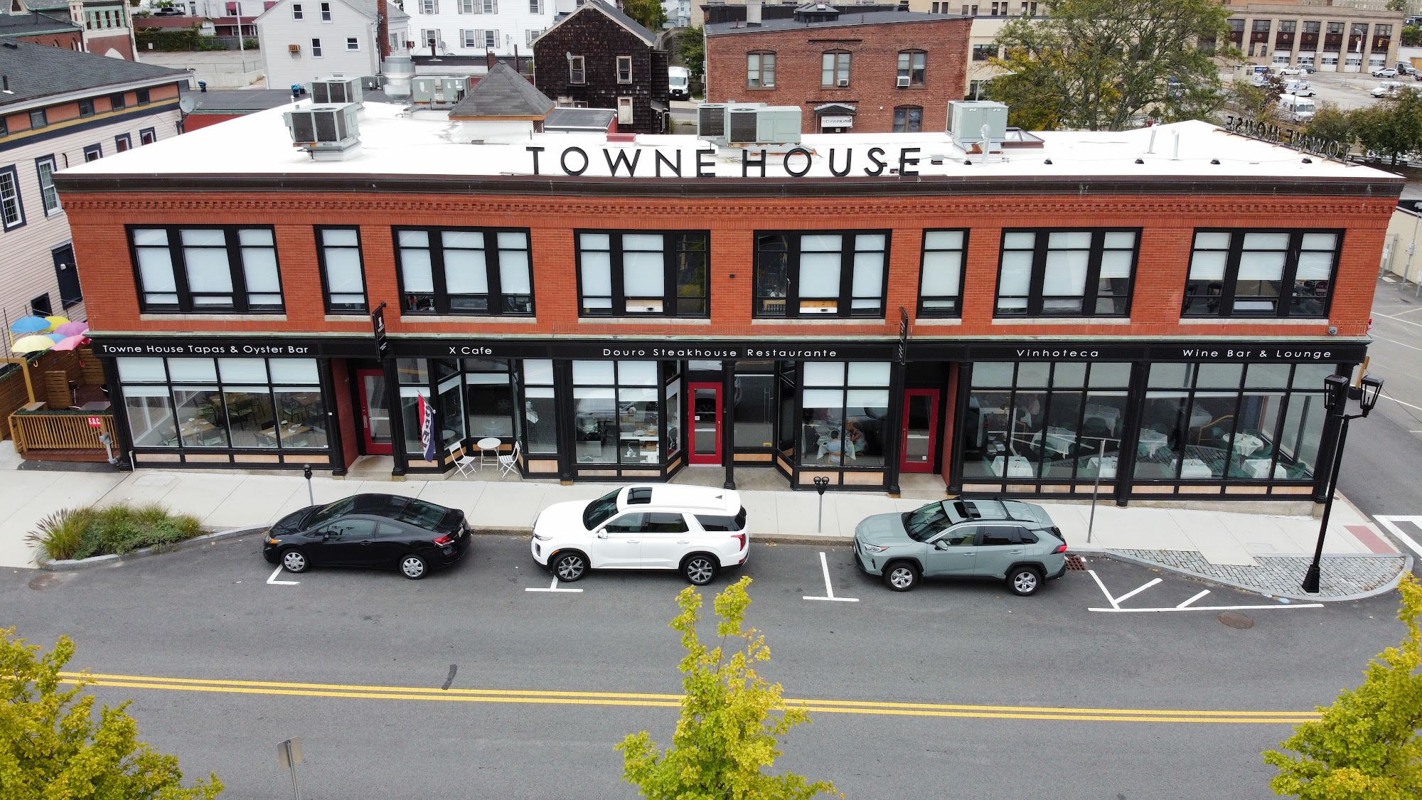 Towne House Fall River / Douro Steakhouse