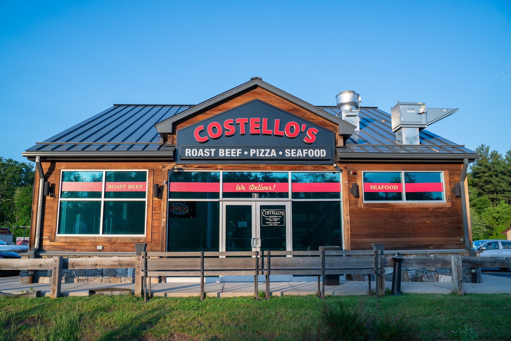 Costello’s Famous Roastbeef, Seafood & Pizza