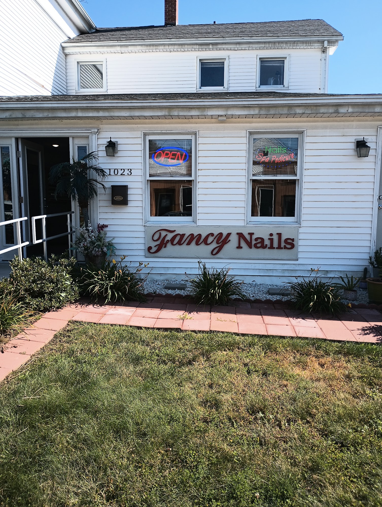 Fancy Nails 1023 Central St, Palmer Massachusetts 01069