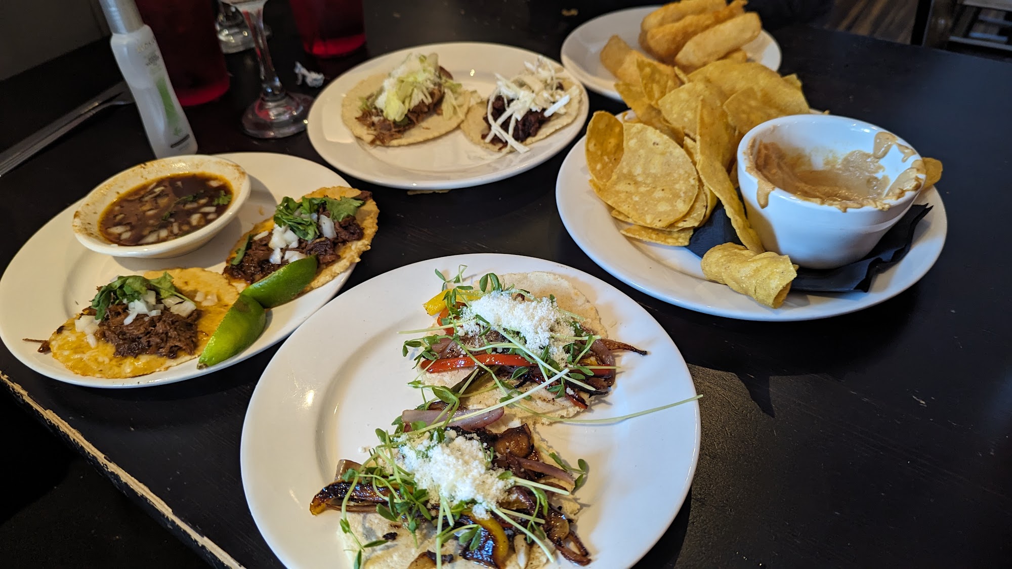 Jefes: A Betta Bar & Grille