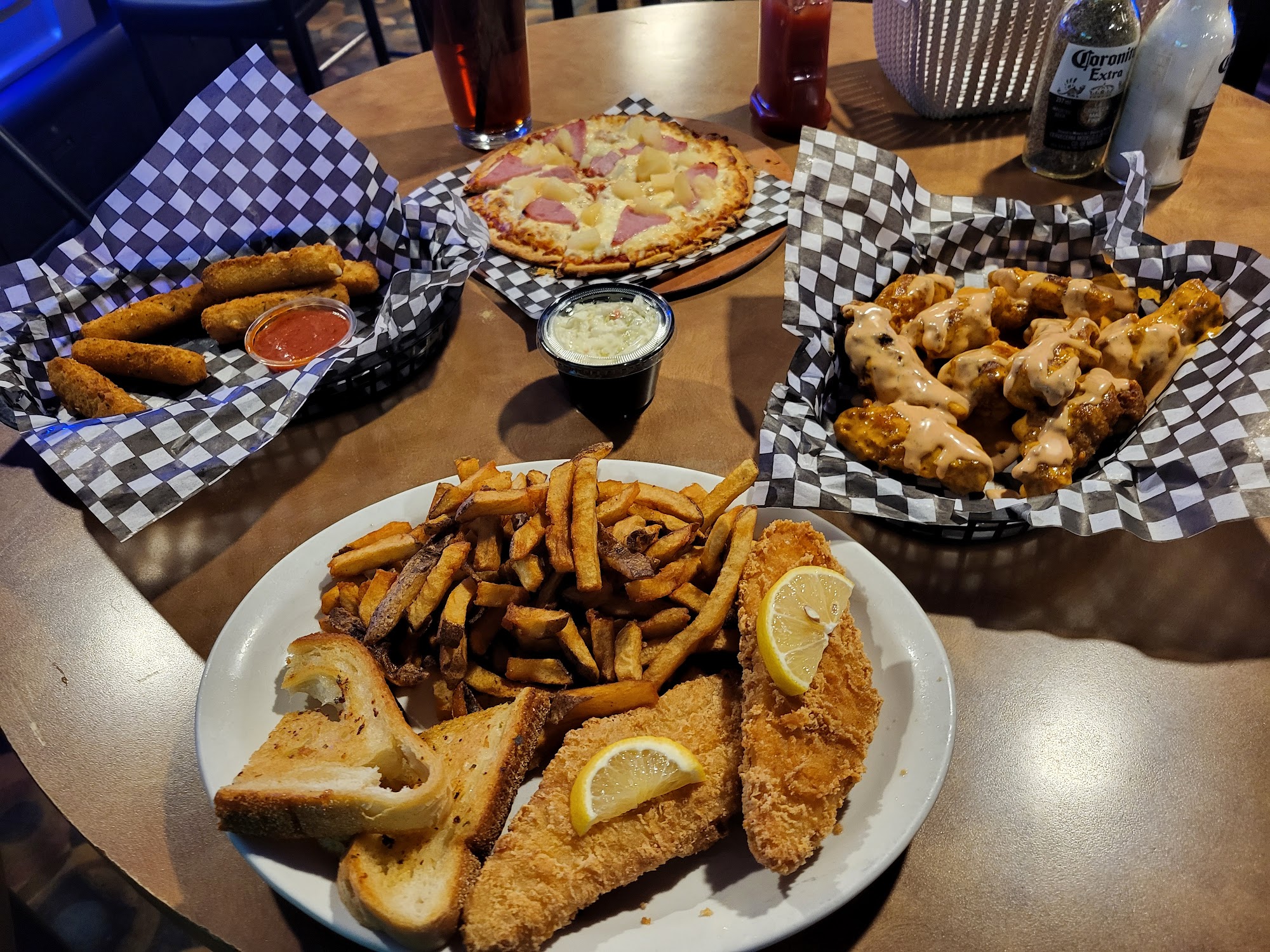 Best Bars near Ile Des Chenes, MB 2024 Restaurantji