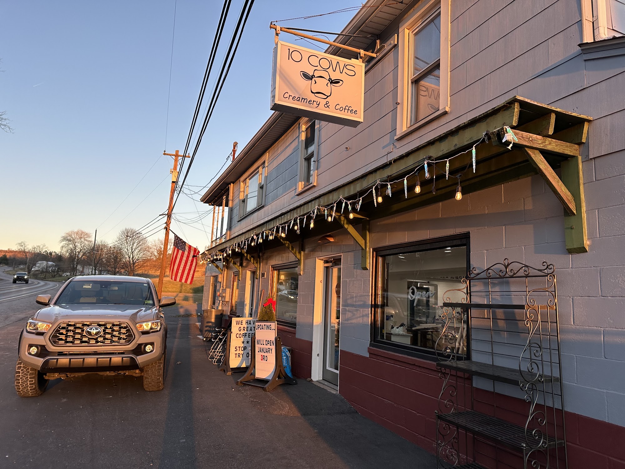 10 Cows Creamery and Coffee