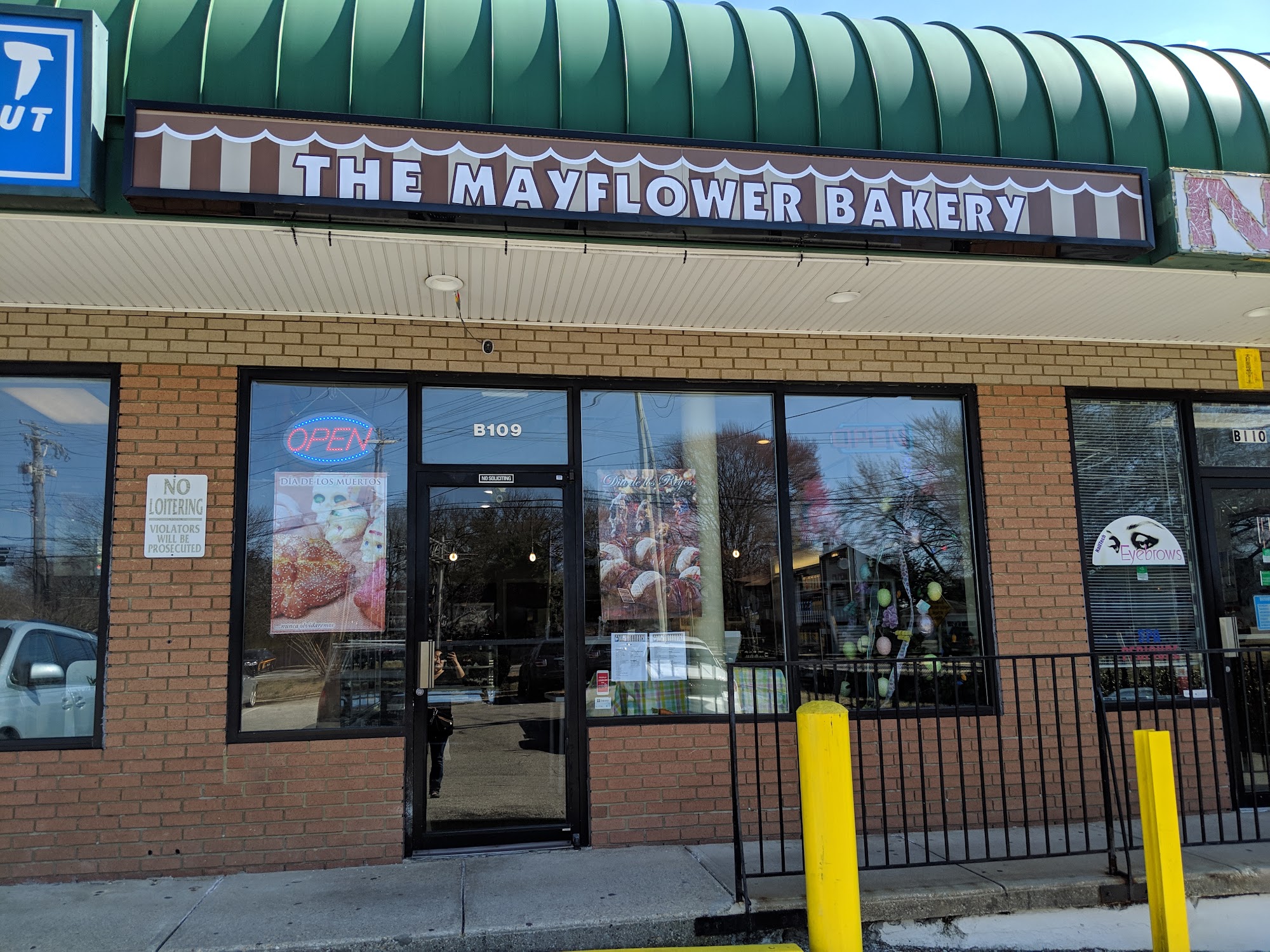 The Mayflower Bakery (La Flor De Mayo )