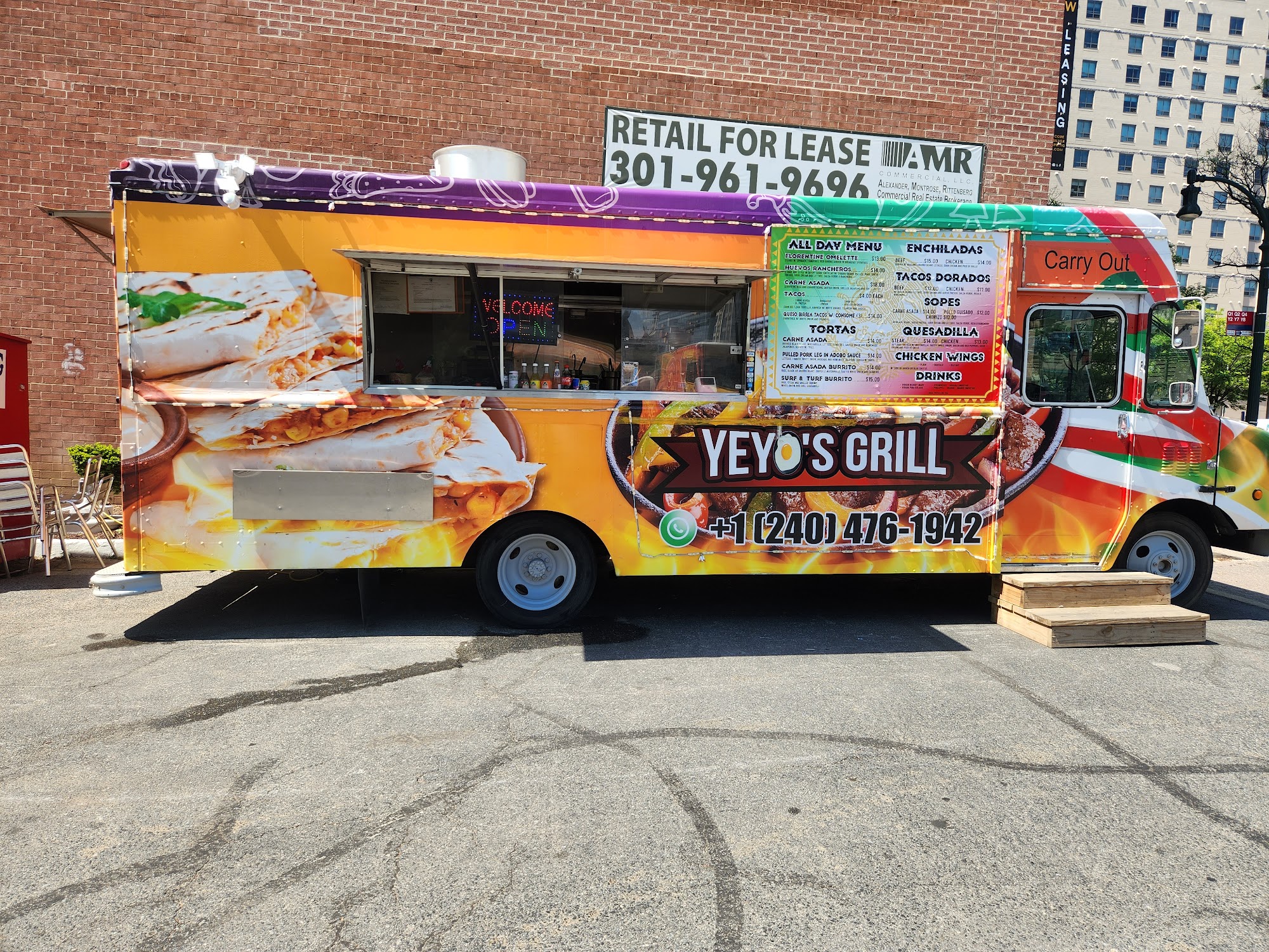 Yeyos Grill