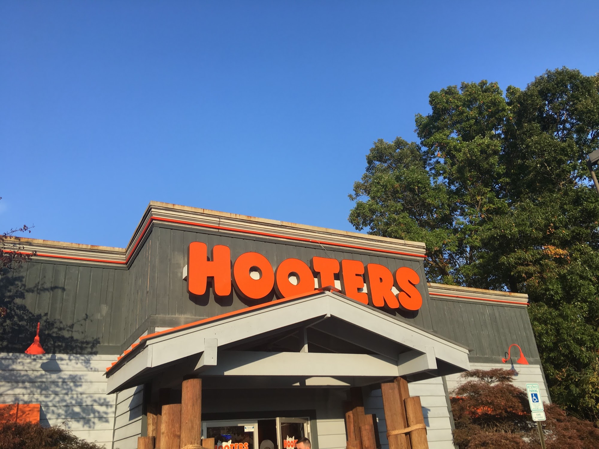 Hooters