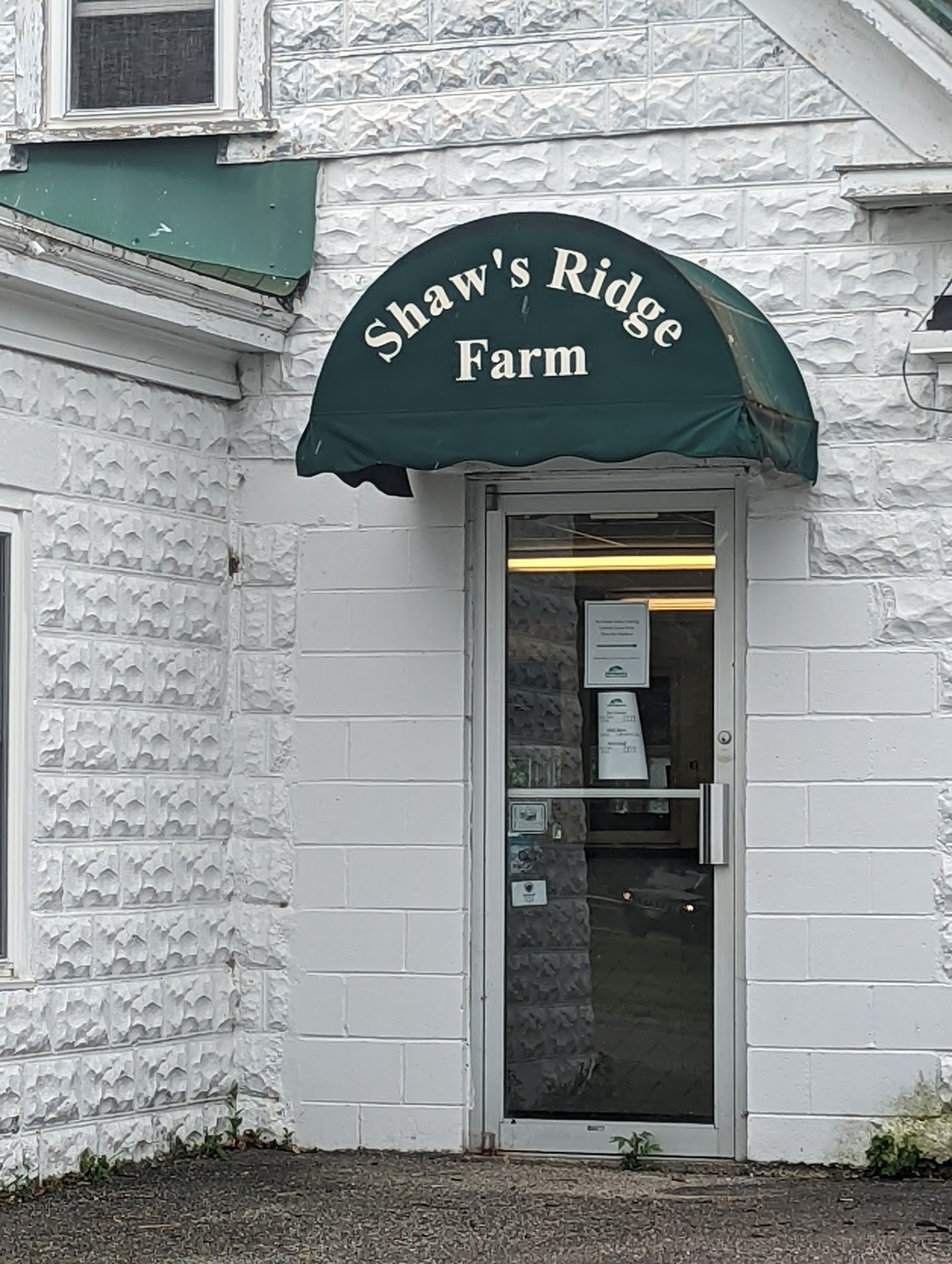 Shaw's Ridge Farm Ice Cream, BBQ Barn & Mini-Golf