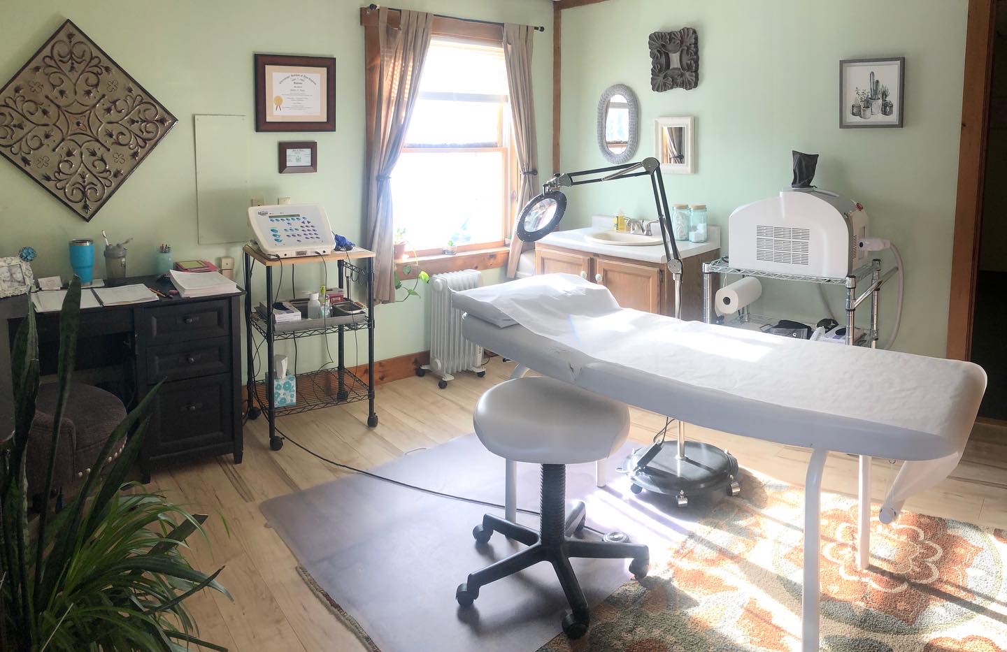 Amber's Electrolysis 63 Elm St, Topsham Maine 04086