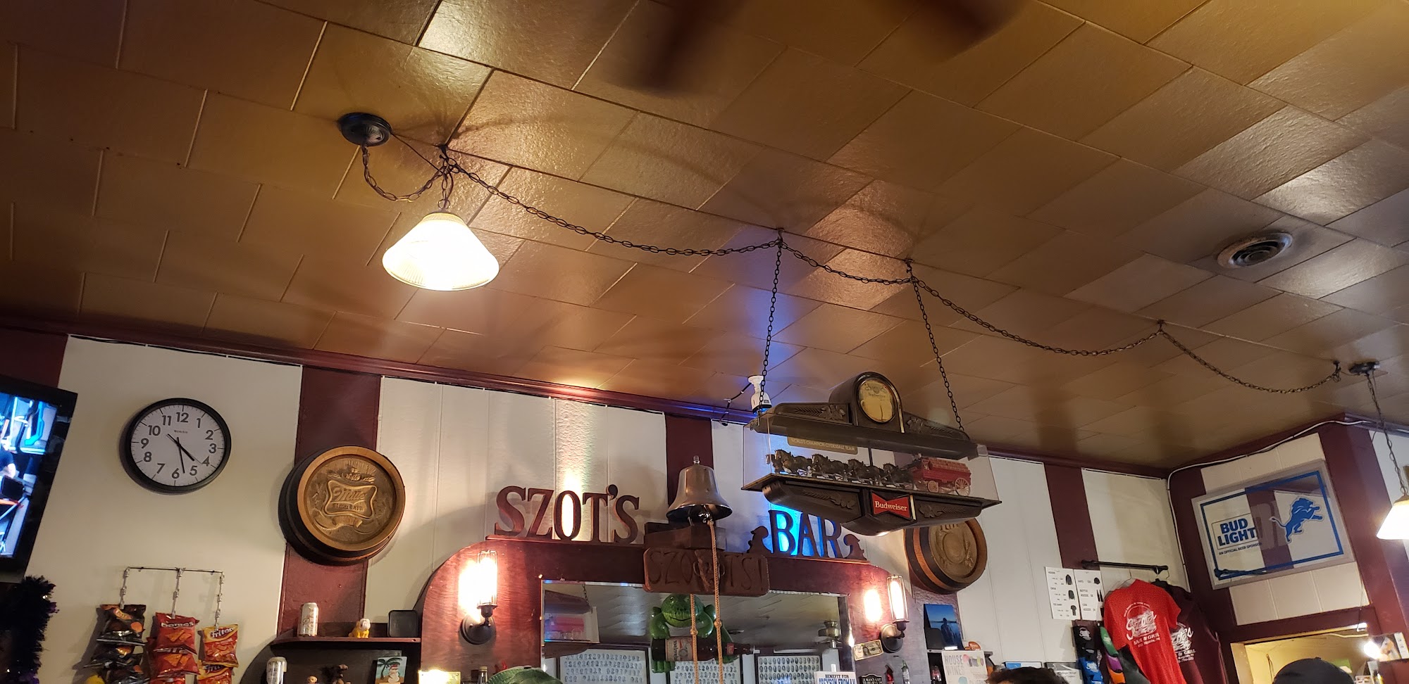 Szots Bar & Grill