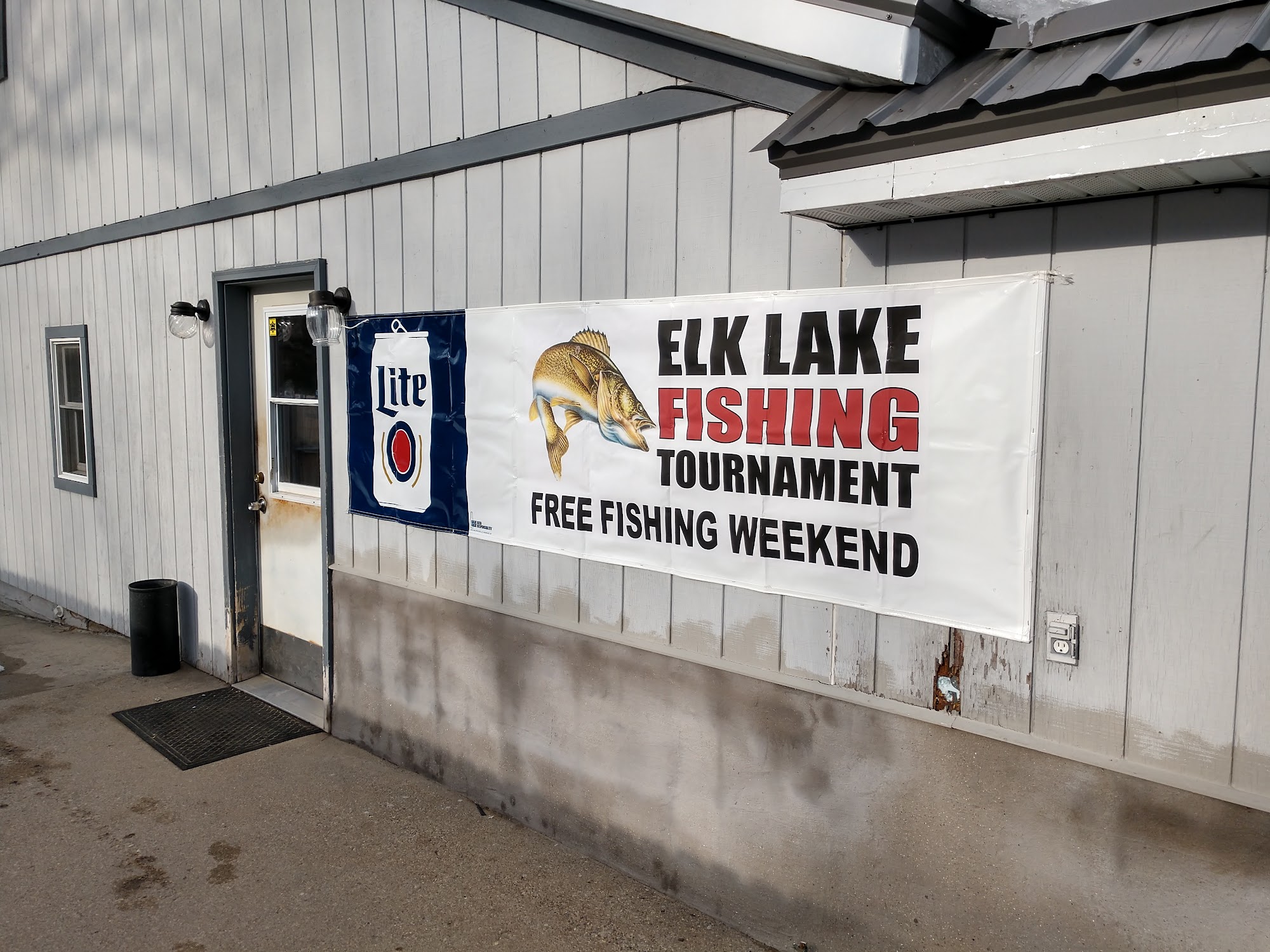 Elk Lake Bar and Grill