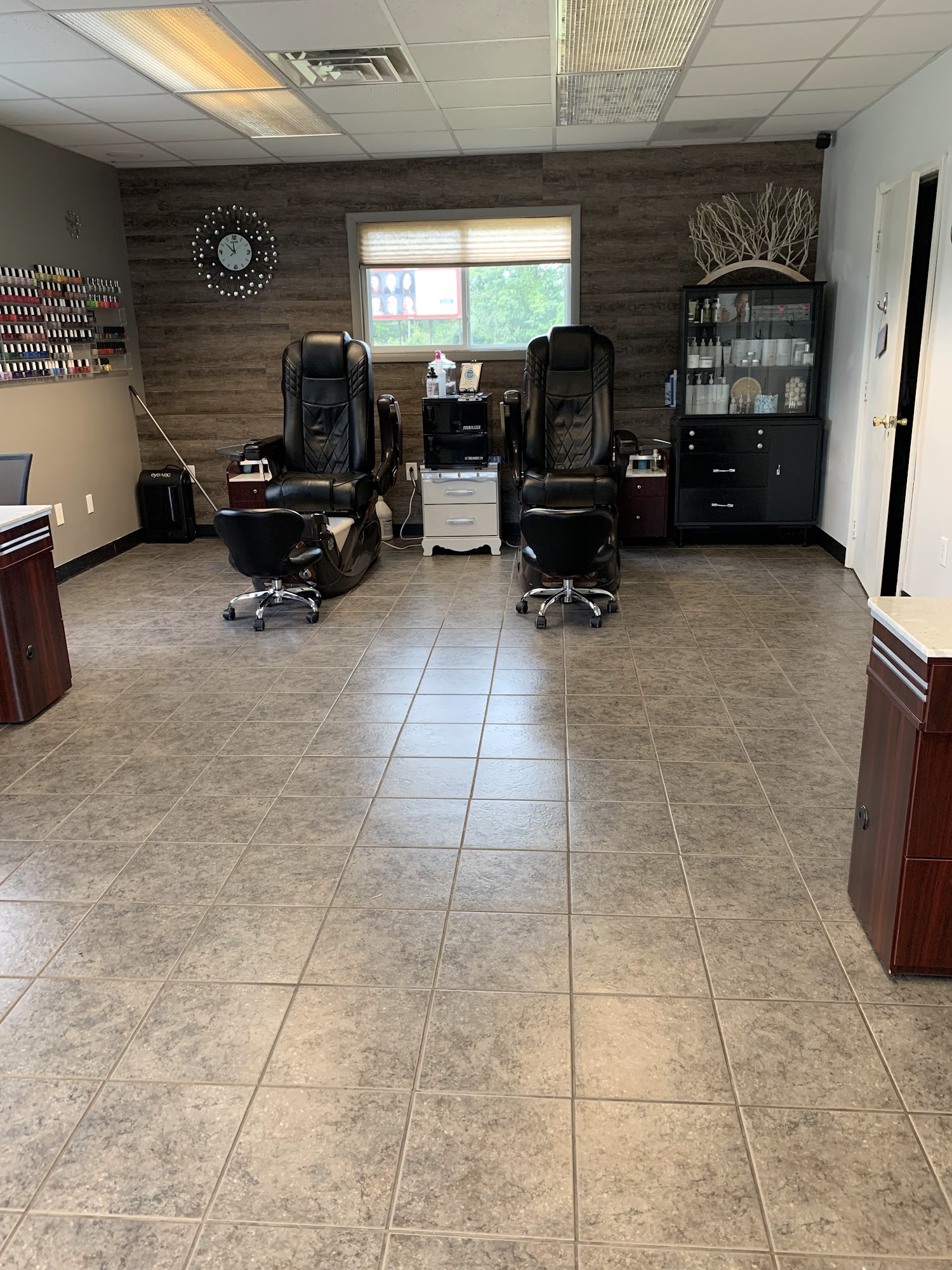 Viaggio Salon & Spa 2370 Hudson Rd, Hillsdale Michigan 49242