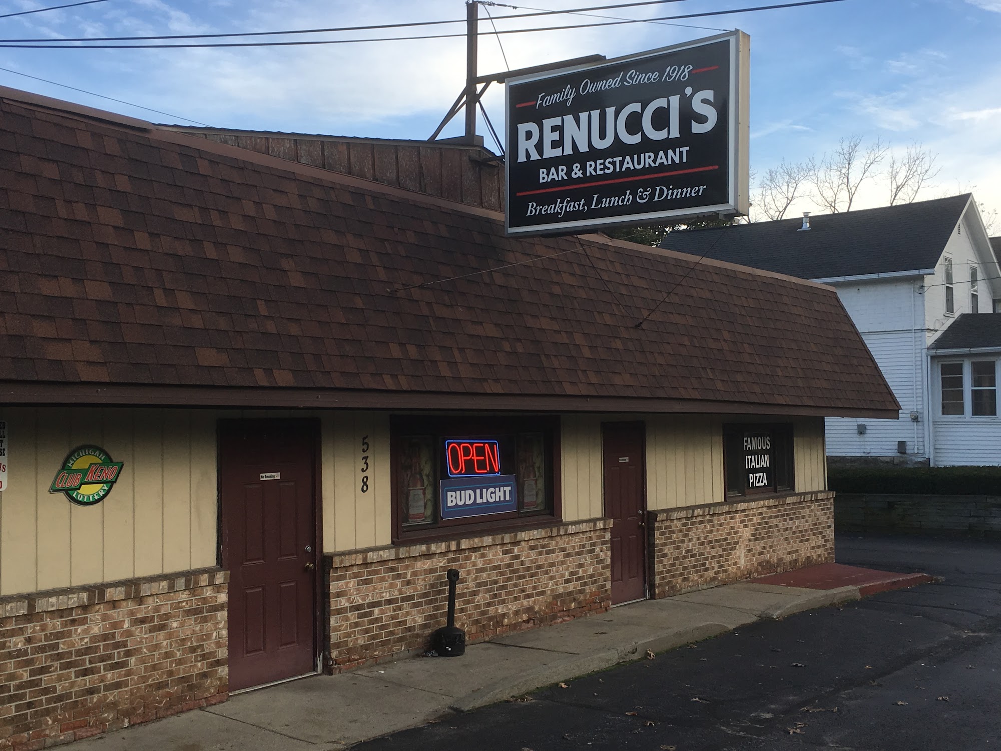 Renucci's Bar & Restaurant