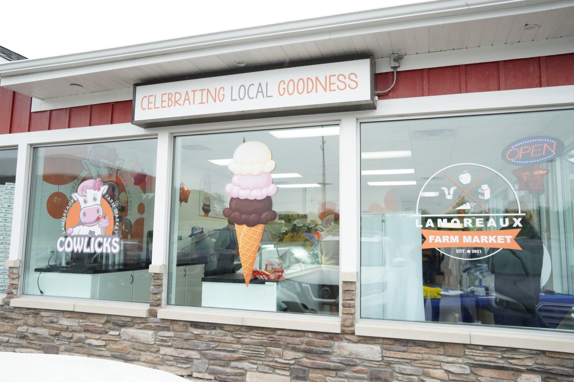 Cowlicks Ice Cream Shoppe and Lamoreaux Farm Market