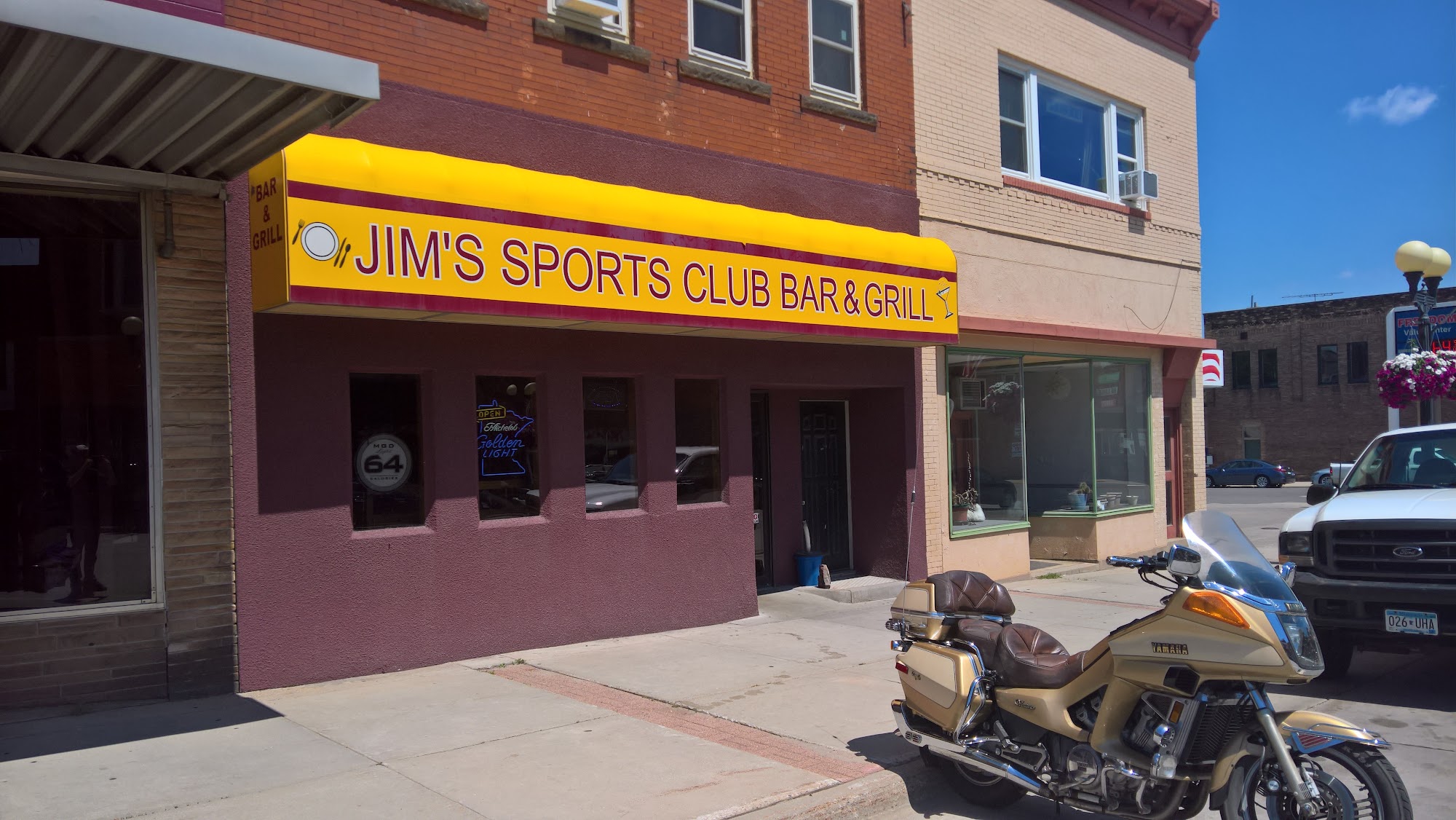 Jim's Sports Club Bar & Grill