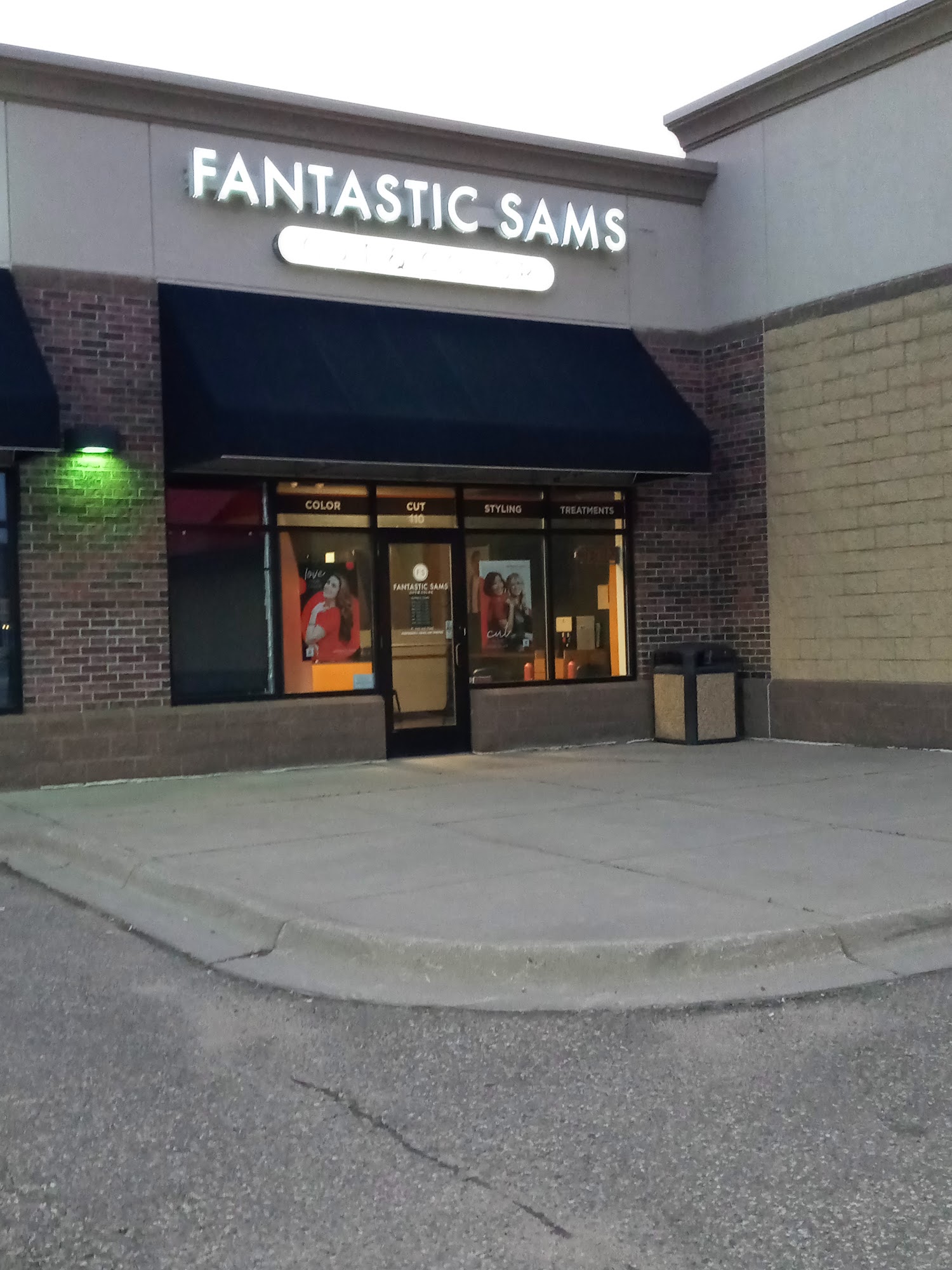 Fantastic Sams Cut & Color 1005 Crossing Dr Ste 110, Delano Minnesota 55328