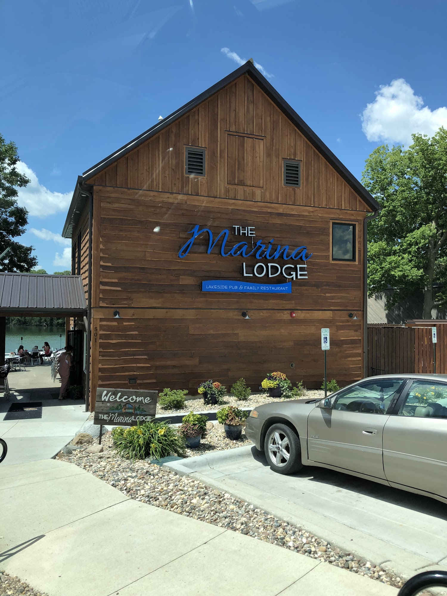 The Marina Lodge Lakeside Pub & Provisions