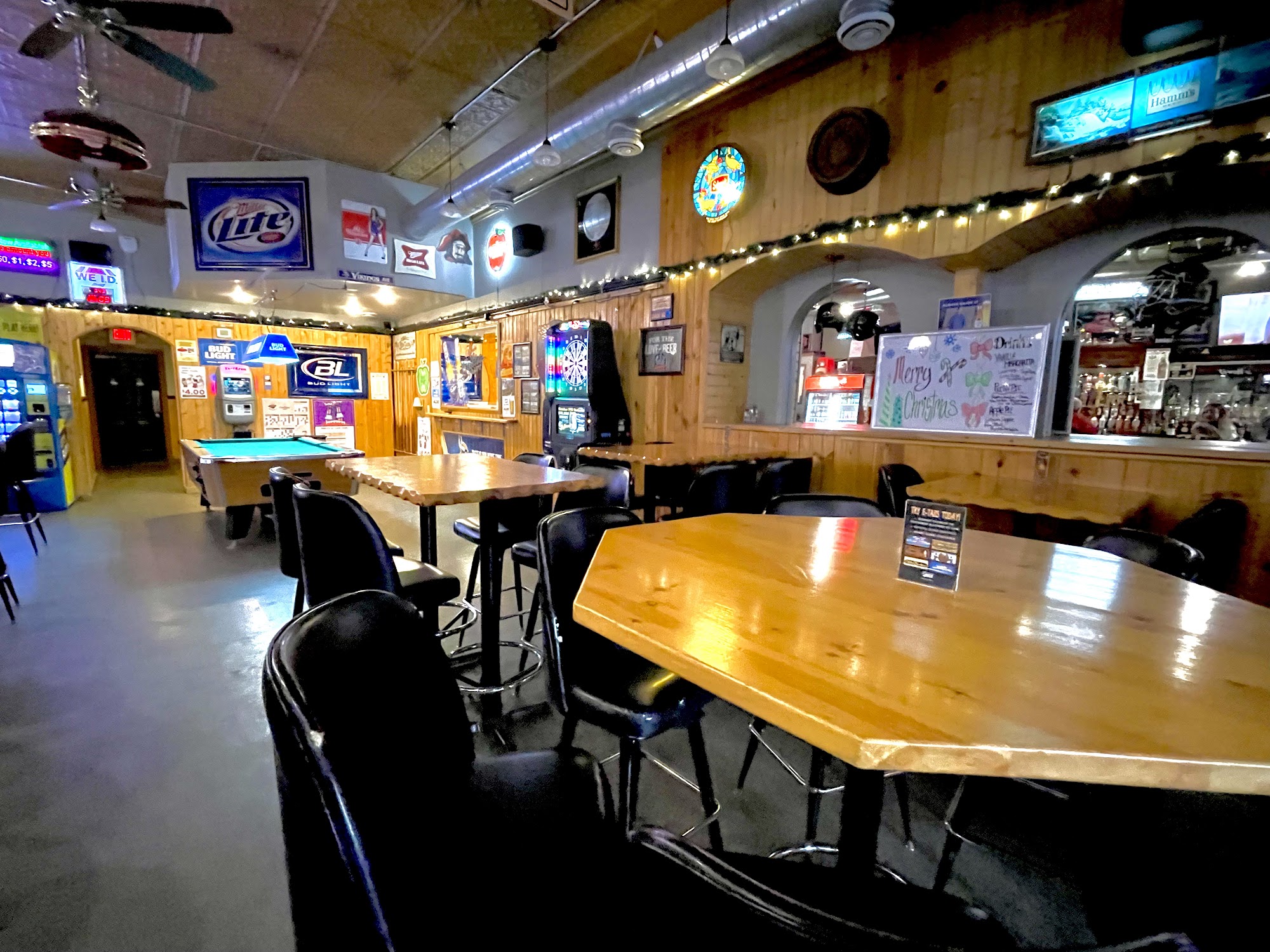 TJ's Lakeshore Pub