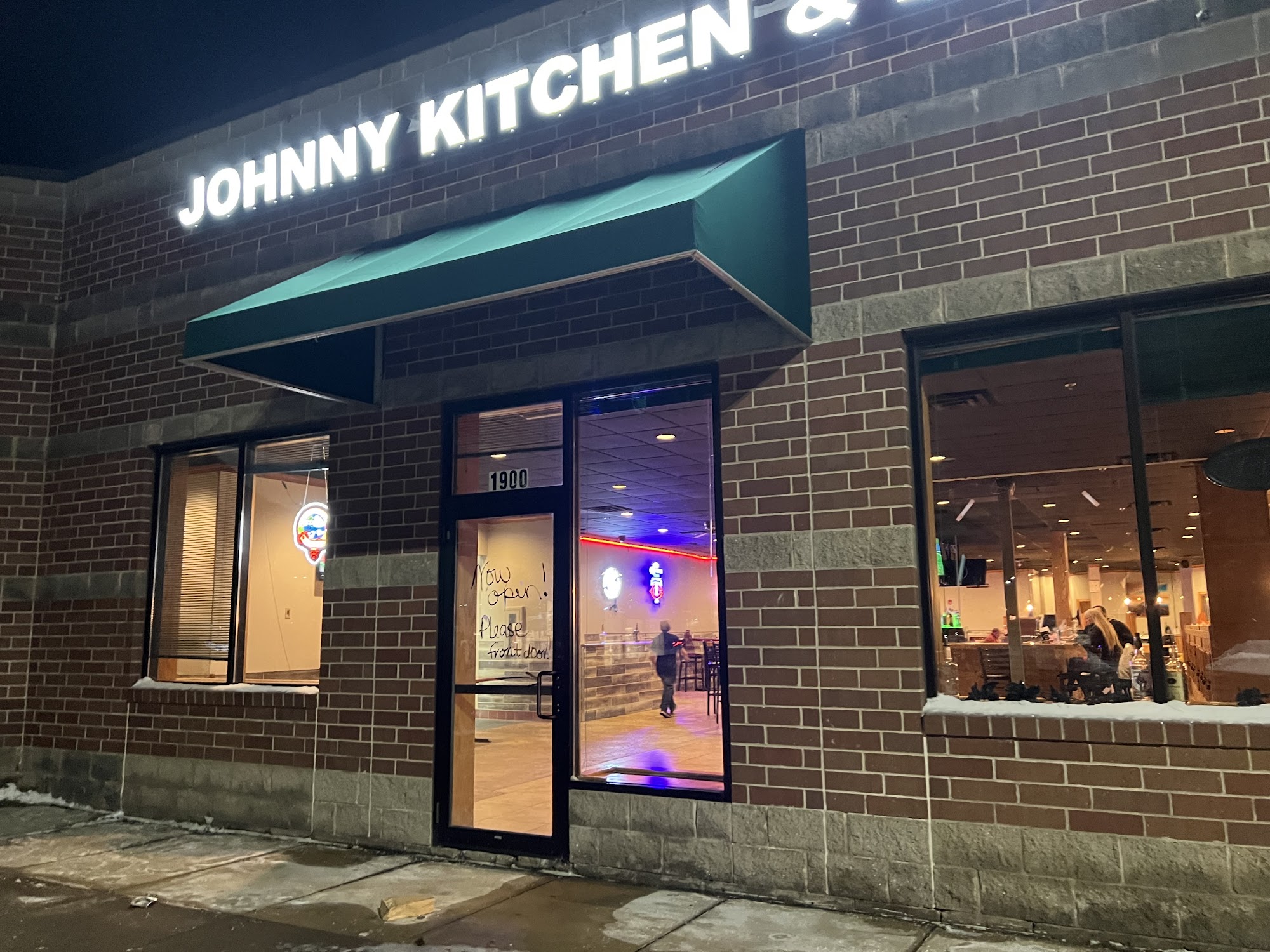 Johnny Kitchen & Bar 1900 County Rd D E #135, Maplewood, MN 55109