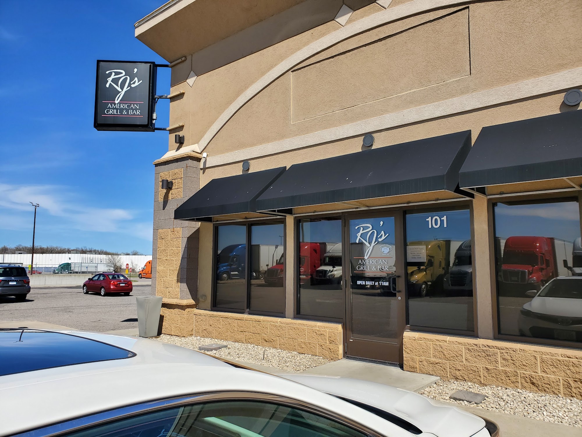 RJ's American Grill 4221 Clearwater Rd, St Cloud, MN 56301