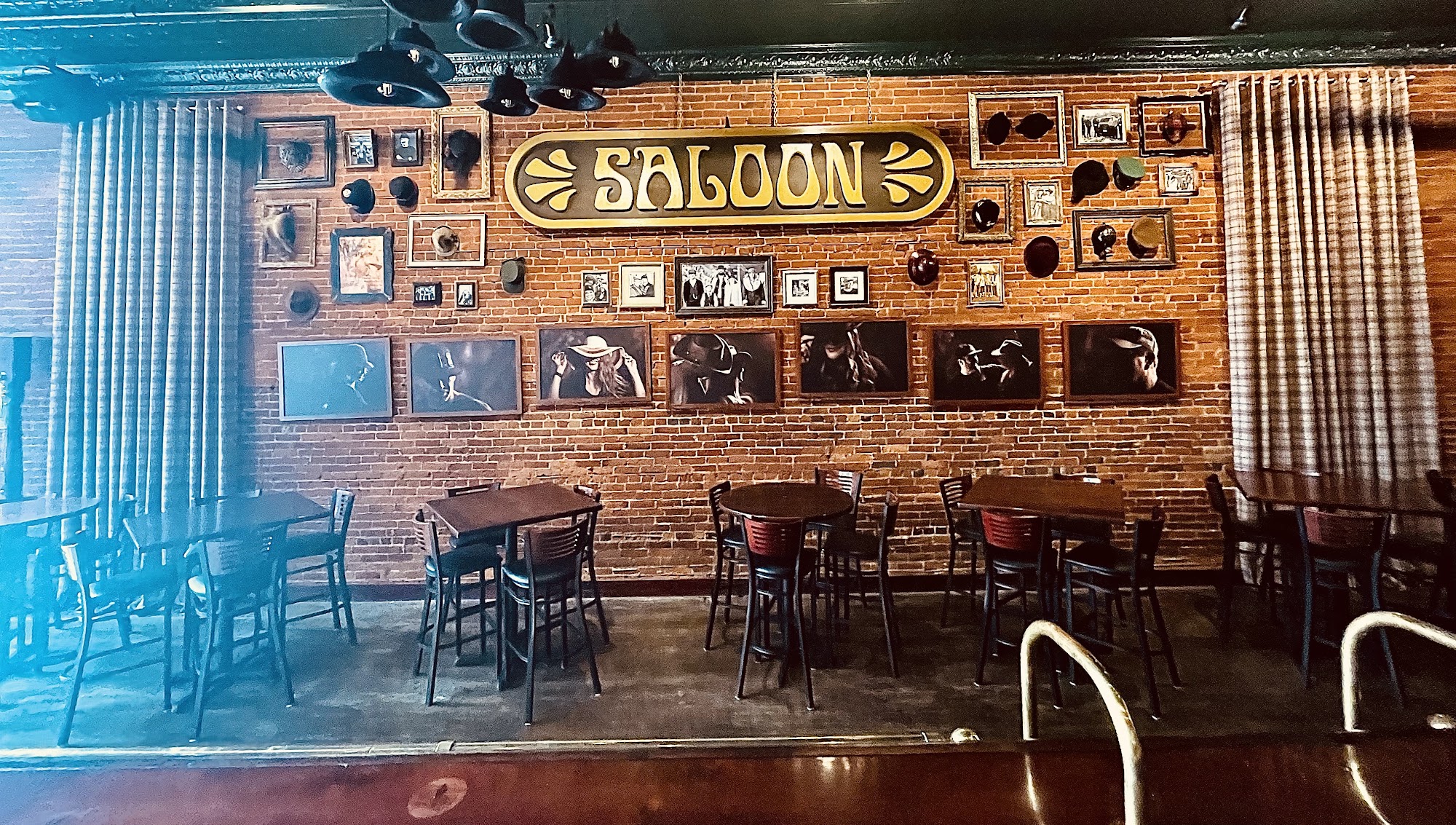 Mad Capper Saloon & Eatery