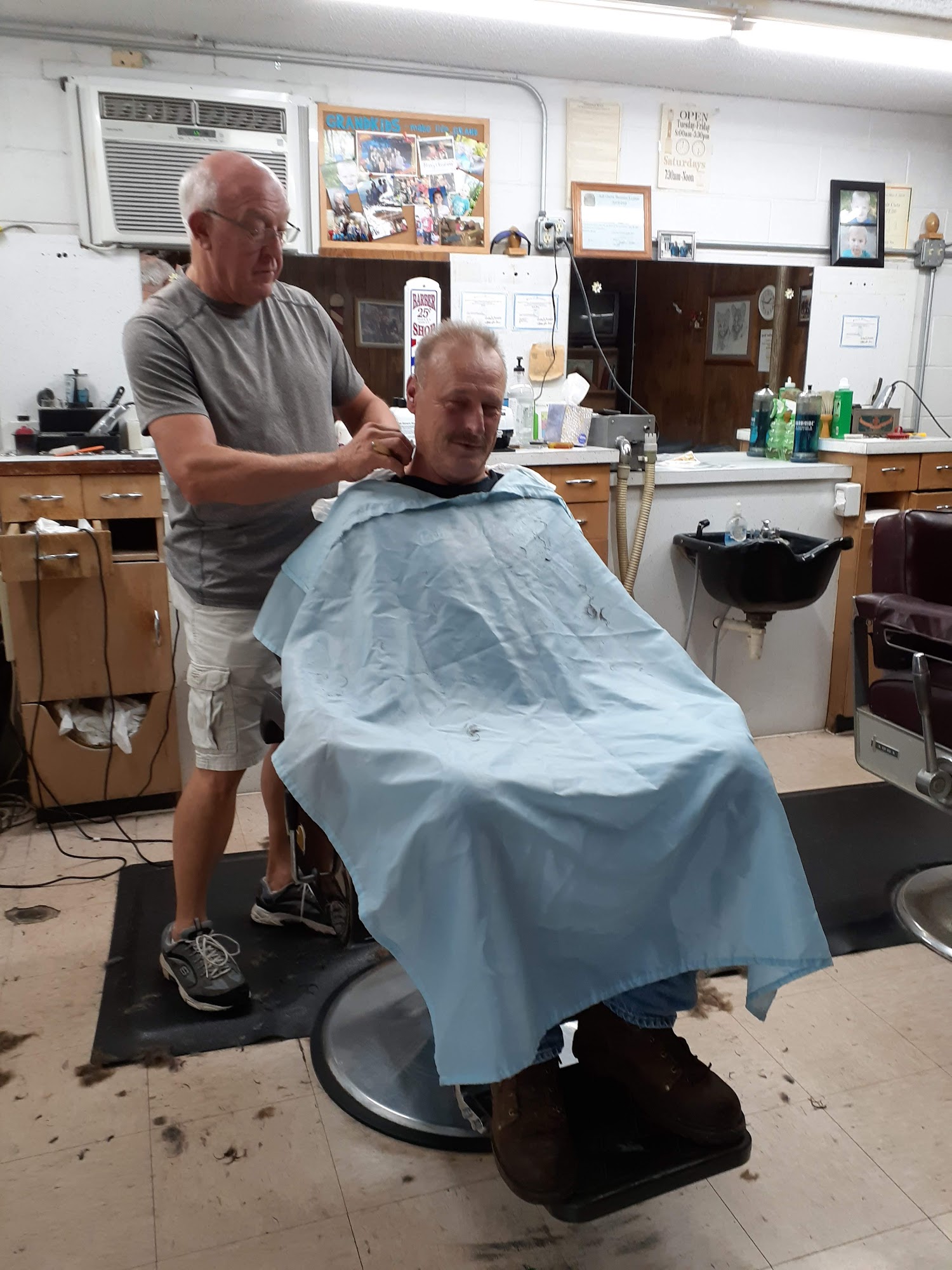 Cox Barber Shop 101 W Boone St, Ash Grove Missouri 65604