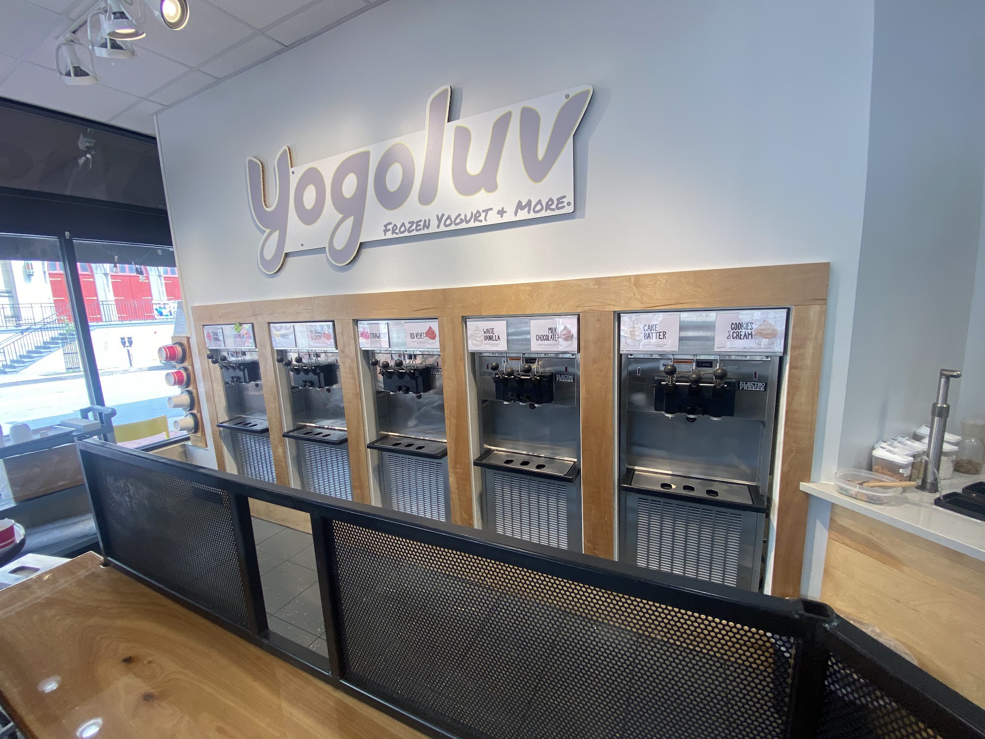 Yogoluv: Frozen Yogurt & More