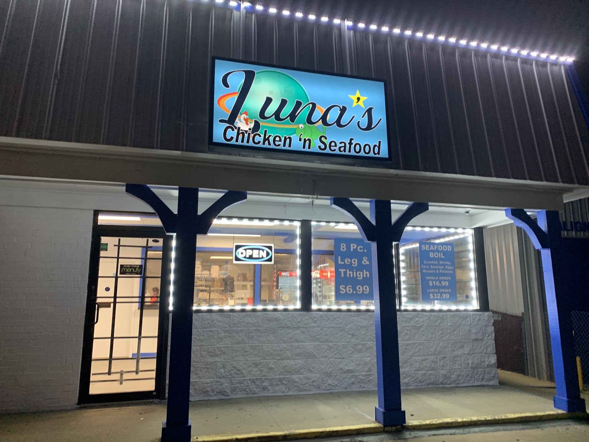 Luna’s Chicken N Seafood